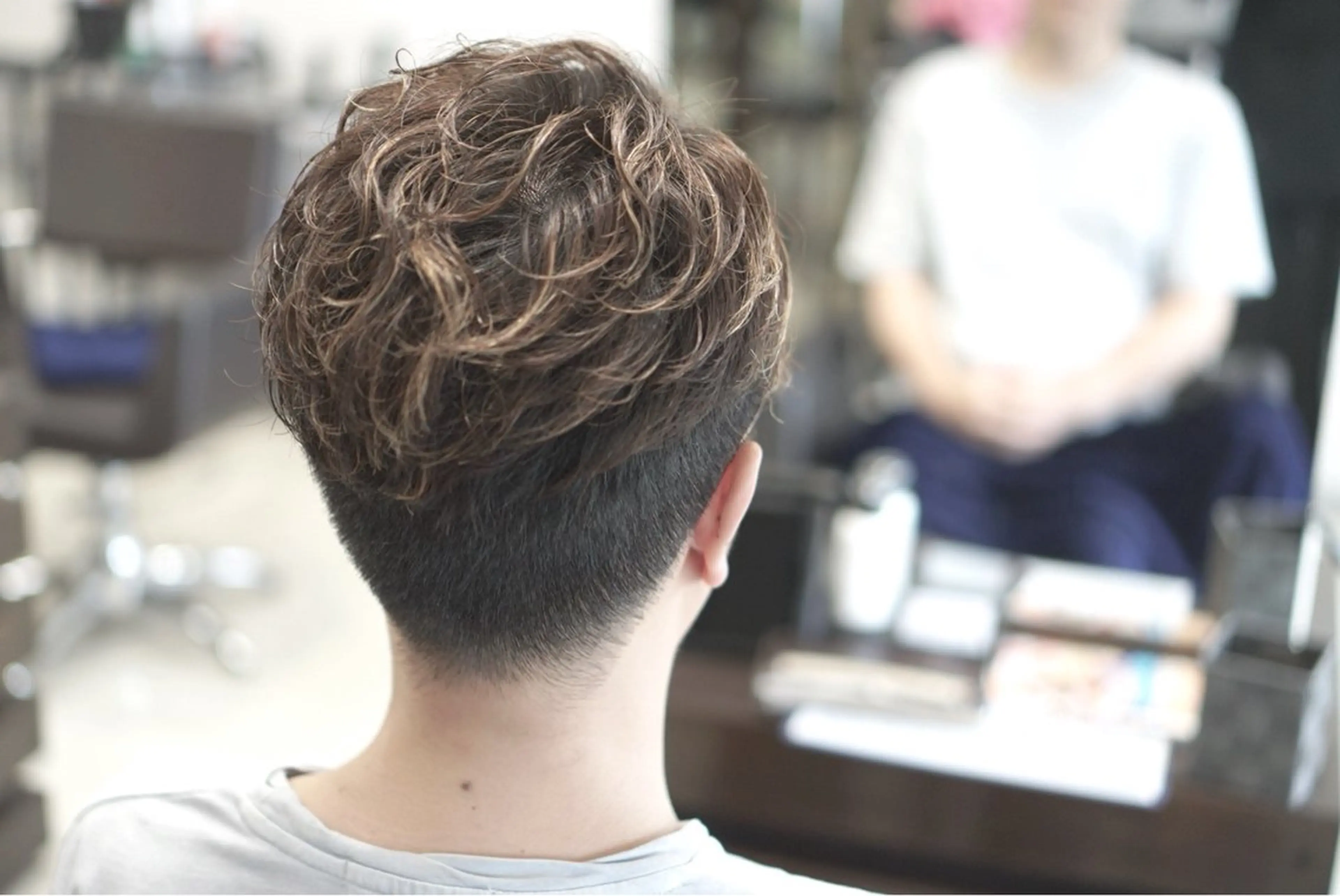 ショート カラー パーマ メンズ メンズハイライト メンズパーマ 刈り上げ ハイライトカラー ハイライト 中島 剛のヘアスタイル