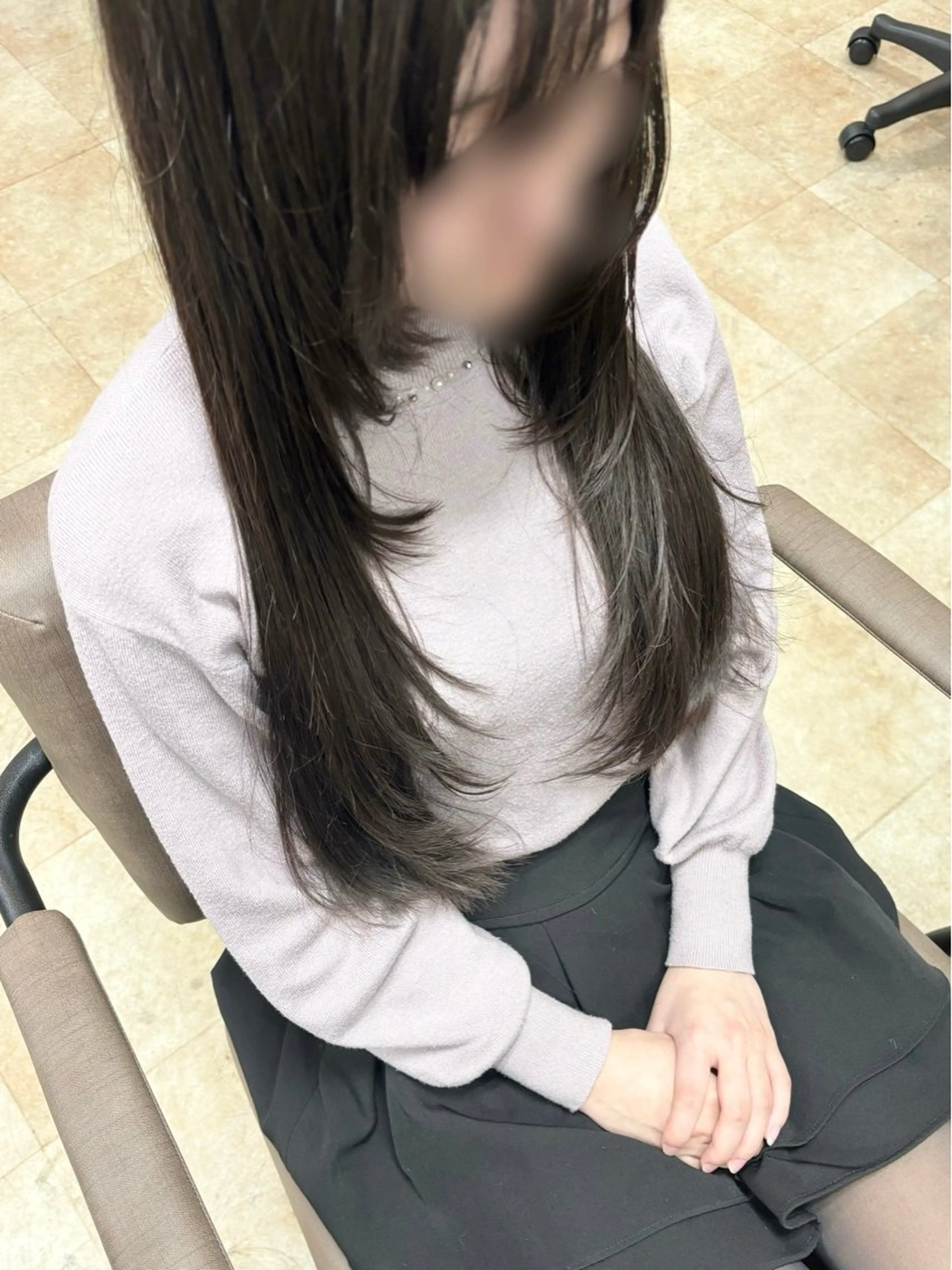 ロング 顔まわりレイヤー 学生 レイヤーカット ロング カット トリートメント 竹内滉太 当日予約⭕️のヘアスタイル
