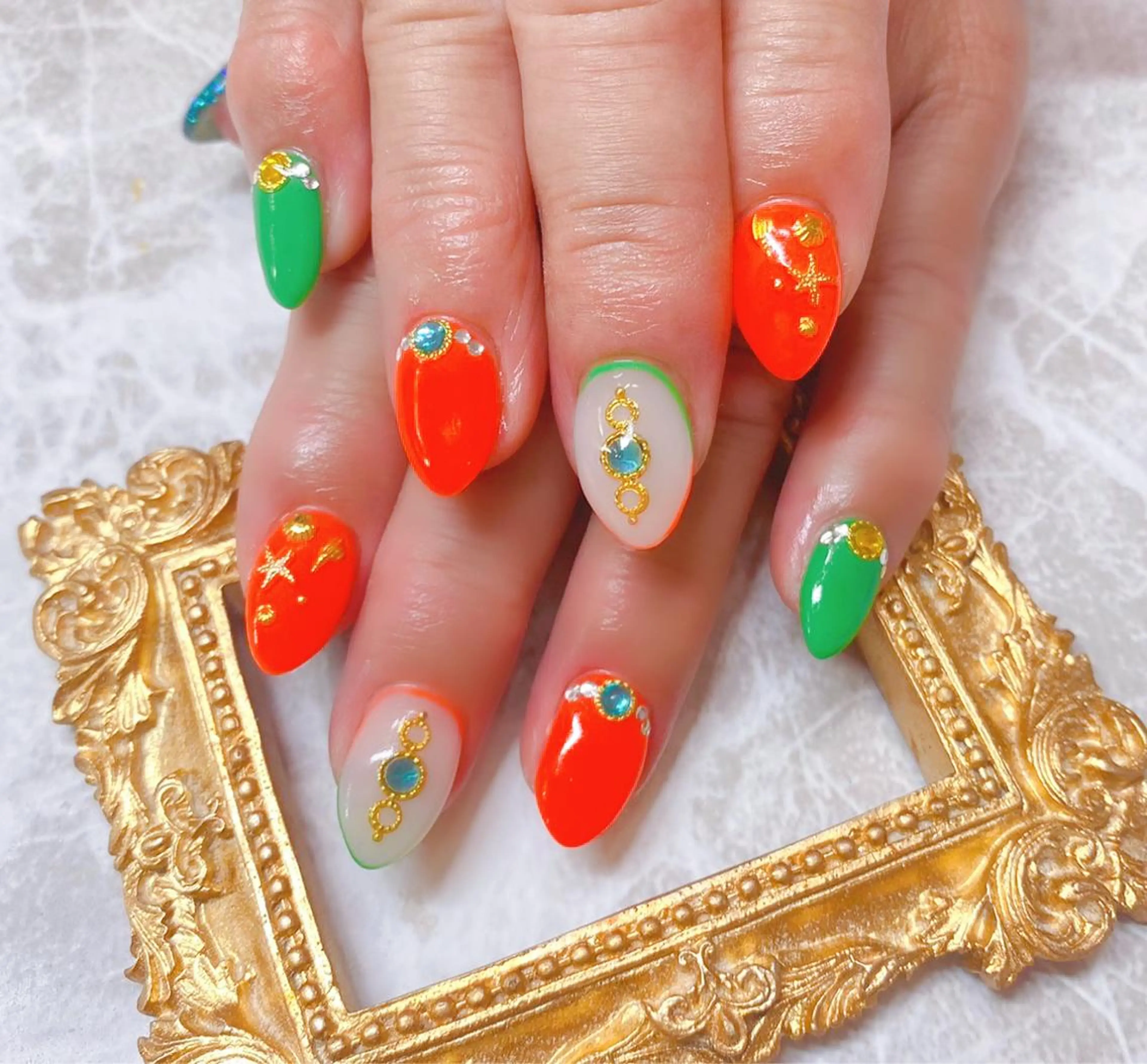 ネイル ハンドネイル マジック ミラーのネイルデザイン