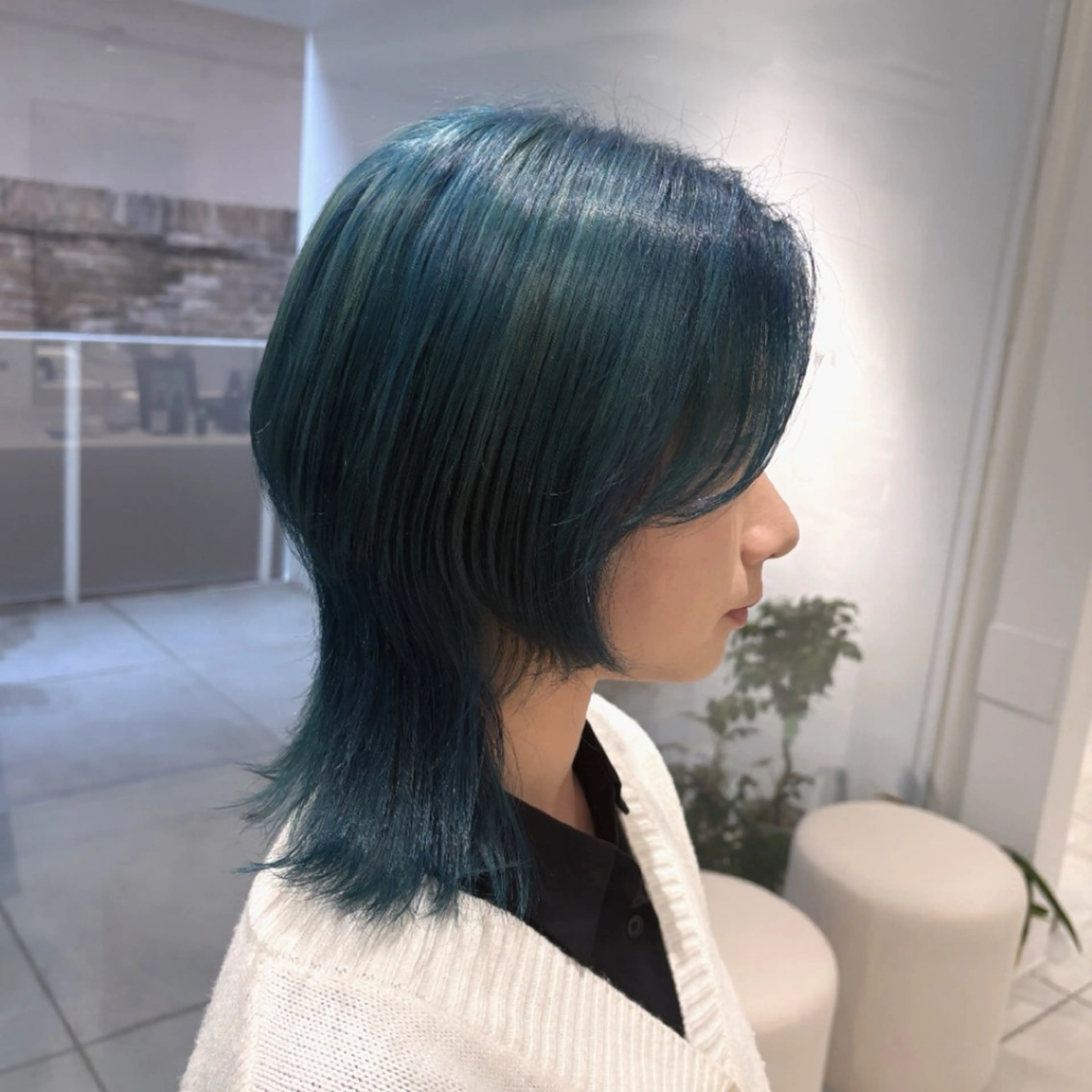 セミロング カラー アクアカラー ブルーカラー ダブルカラー ハイトーンカラー ヘアカラー トリートメント ヘッドスパ ヘアセット カジュアルを女っぽく 𝗮𝘆𝗮𝗰𝗼のヘアスタイル