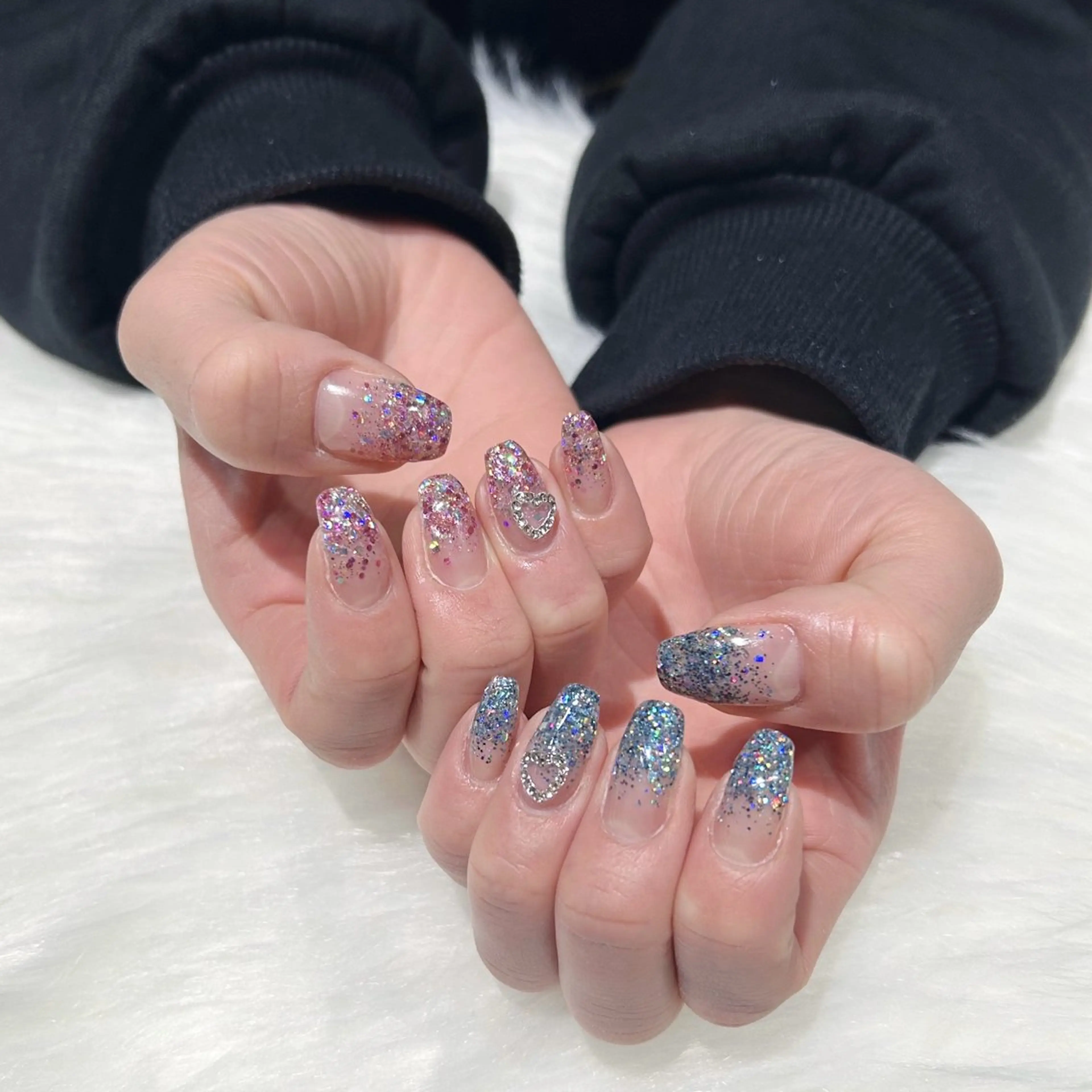 ネイル ブルー グラデーション ハート キラキラネイル ラメ(グリッター) ぷりゅねる 心斎橋のネイルデザイン