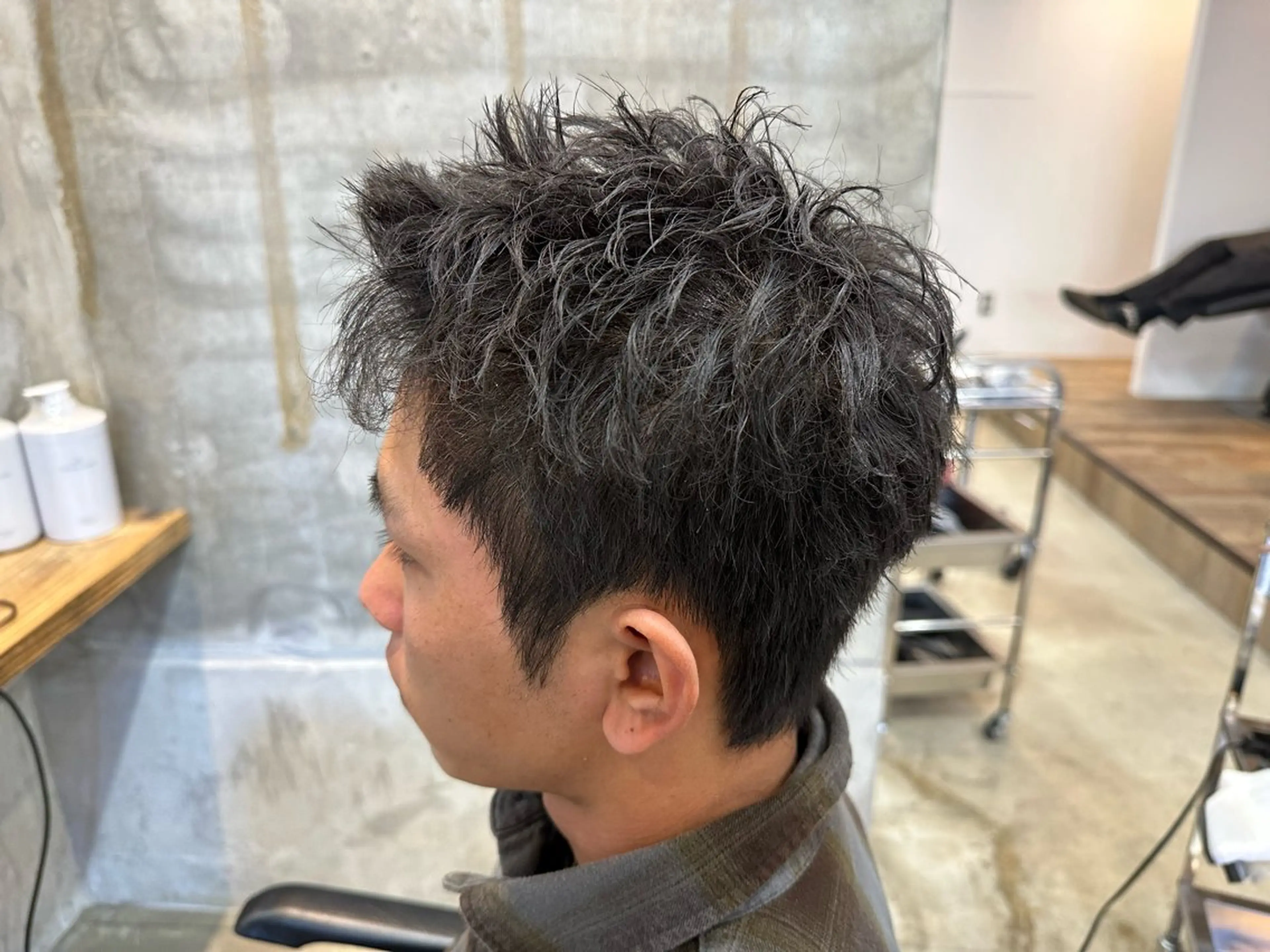 ショート パーマ メンズ 倉持 誠也　フェザーパーマのヘアスタイル