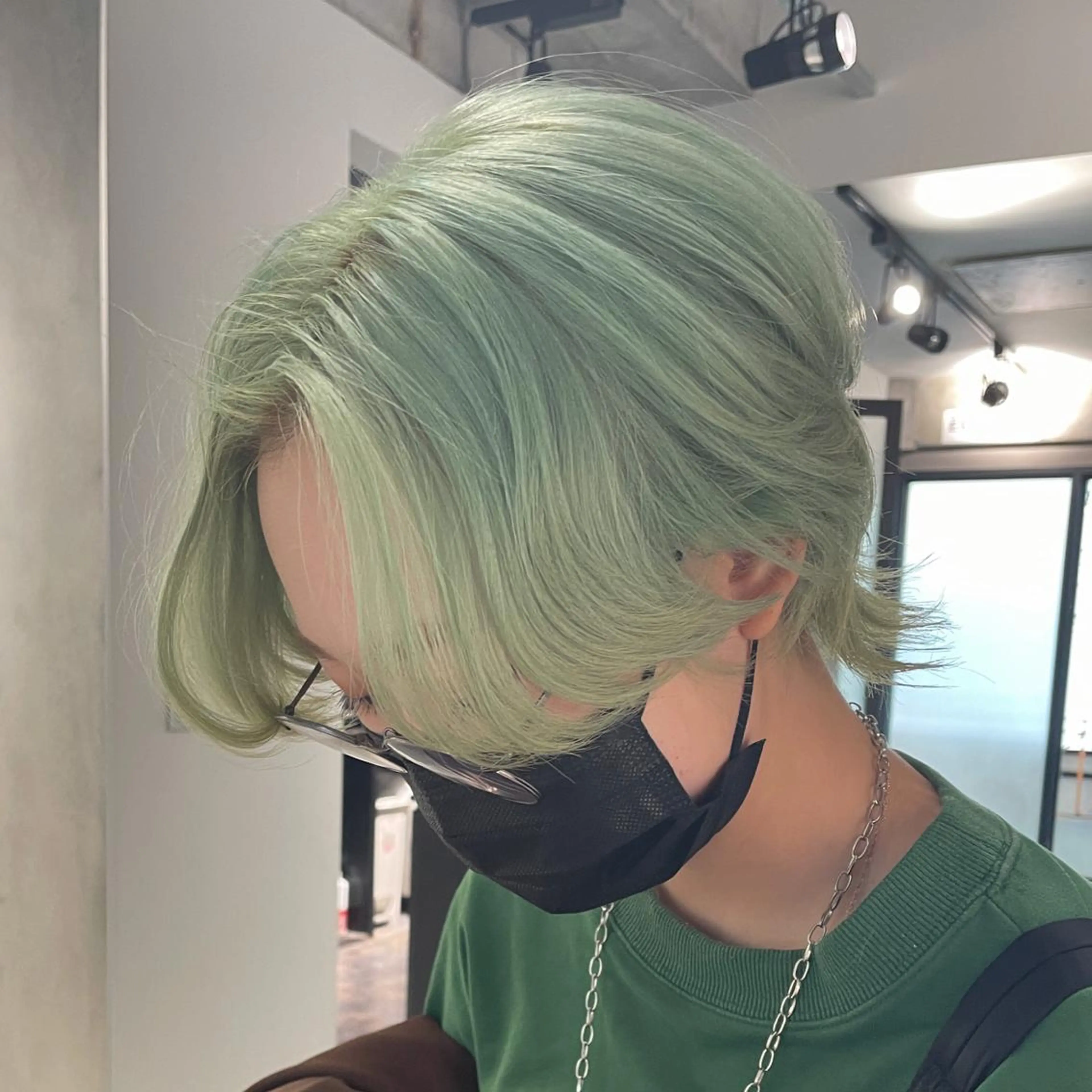 ショート カラー ブリーチ ミント ミントグリーン 女性艶髪マンツーマン YUKIのヘアスタイル
