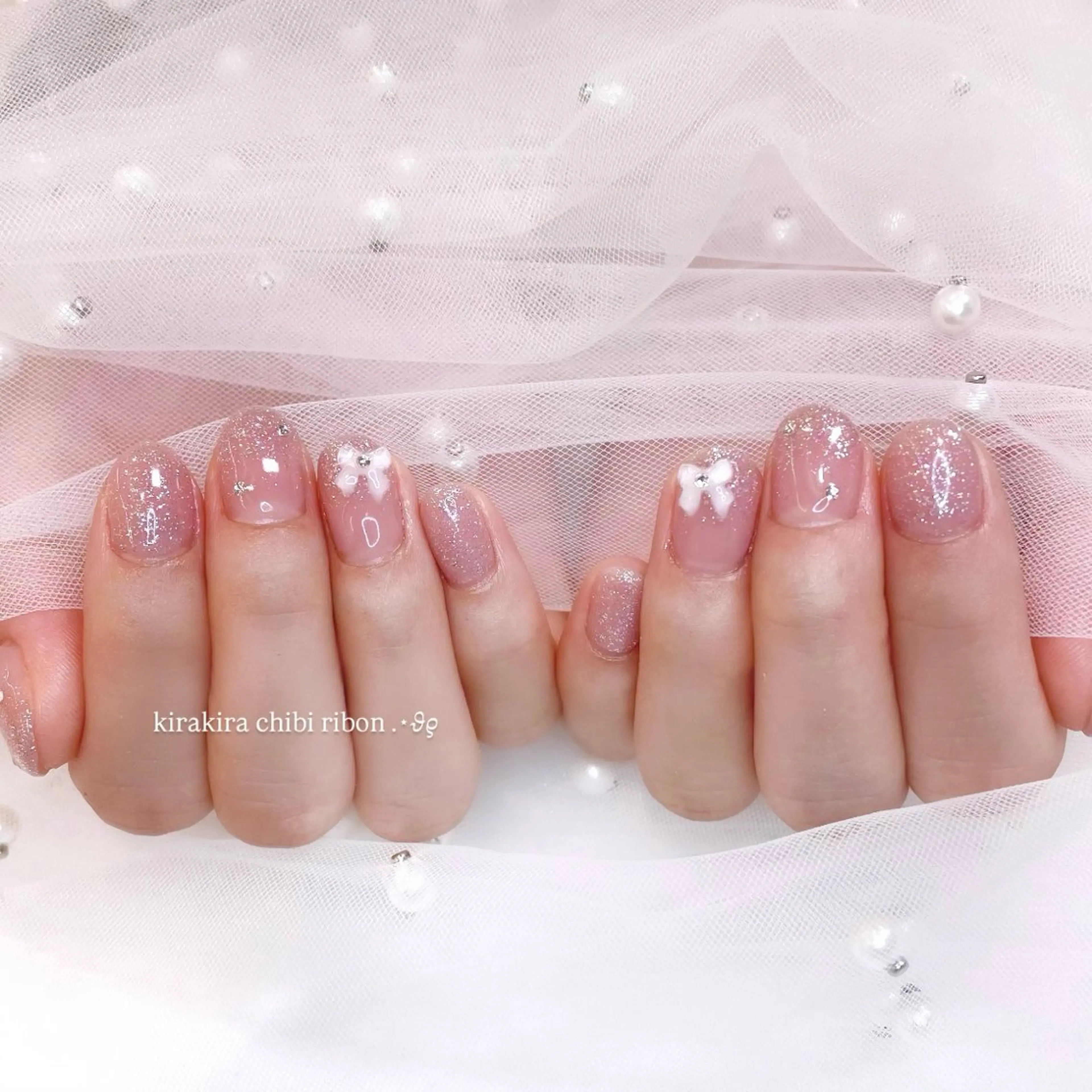 ネイル アートネイル ラメ(グリッター) ラメグラデーション リボン ハンドネイル Tsuki🌙/渋谷 /パラジェルのネイルデザイン
