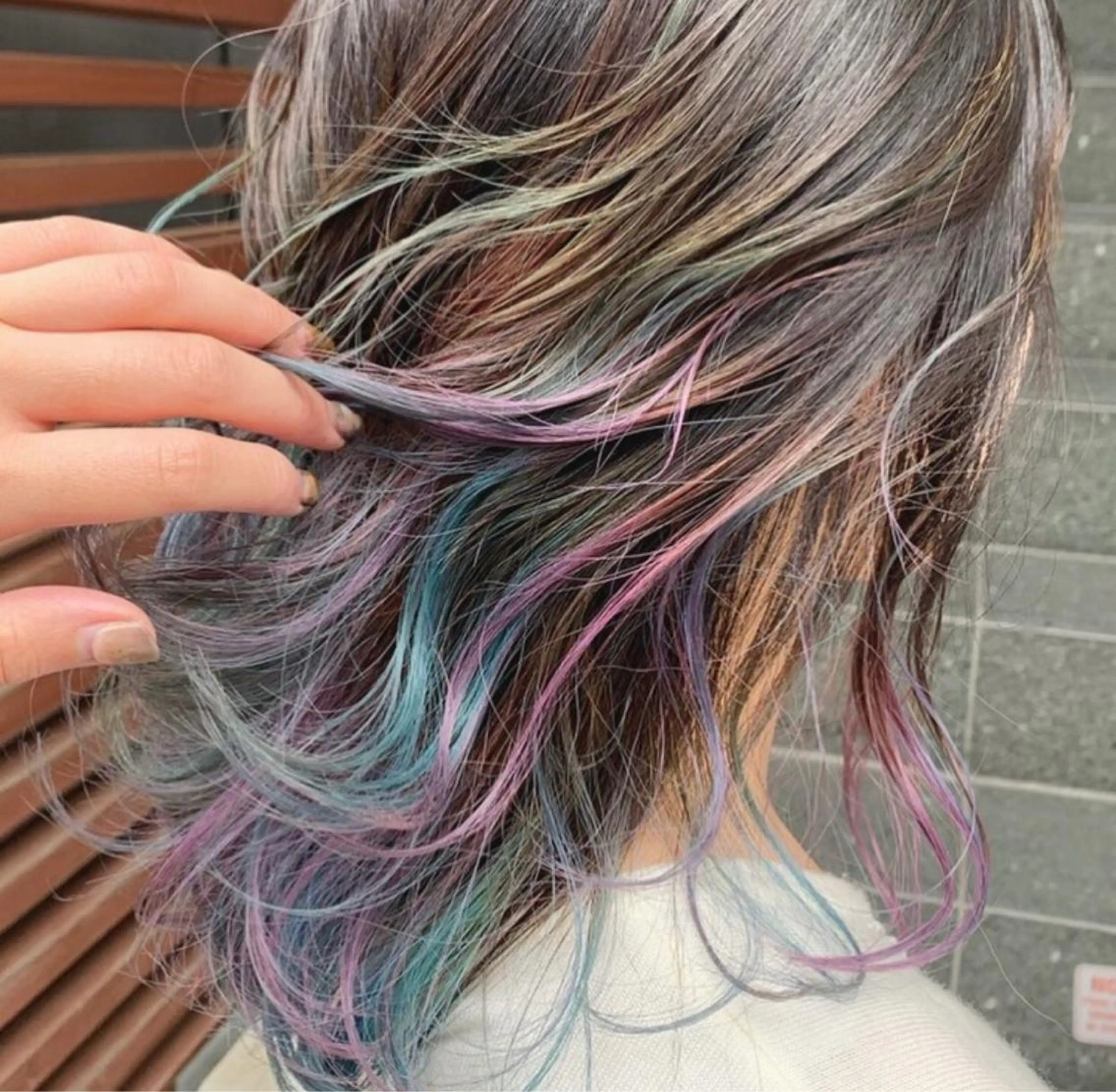 ミディアム カラー アッシュ バレイヤージュ ミストバング ベージュカラー ブリーチ カット ヘアカラー トリートメント 原宿サロン代表 デザインカラー伊藤卓のヘアスタイル