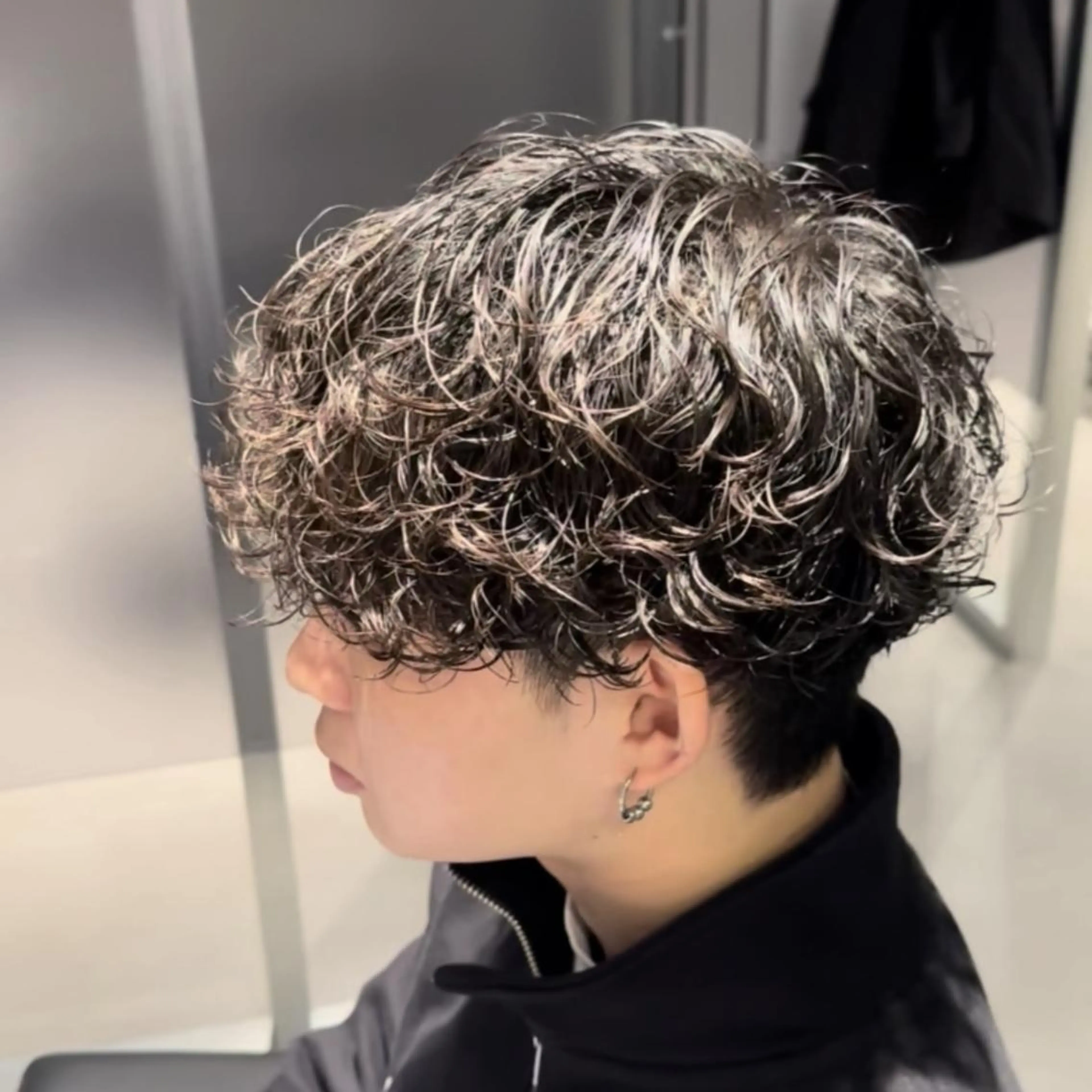 ミディアム パーマ メンズ カット パーマ GLANZ 天神赤坂 メンズサロンのヘアスタイル