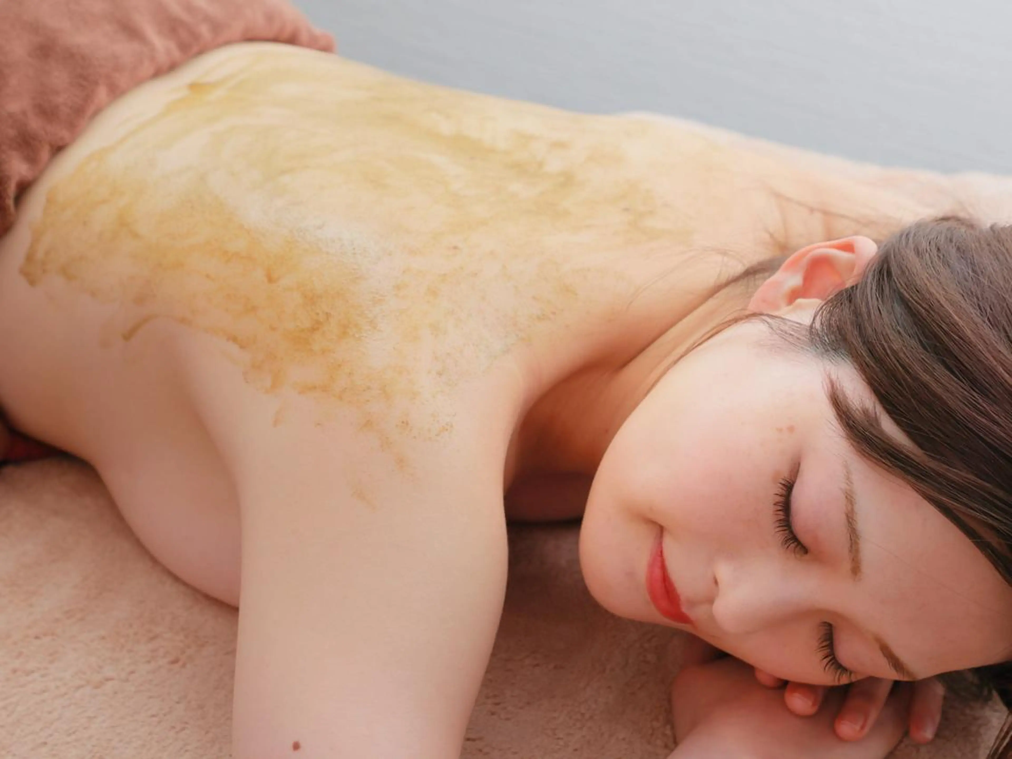 ❤️当店人気NO2🌟背面（腰、首全体）ハーブピーリング🌿＋毛穴洗浄＋毛穴パックの写真