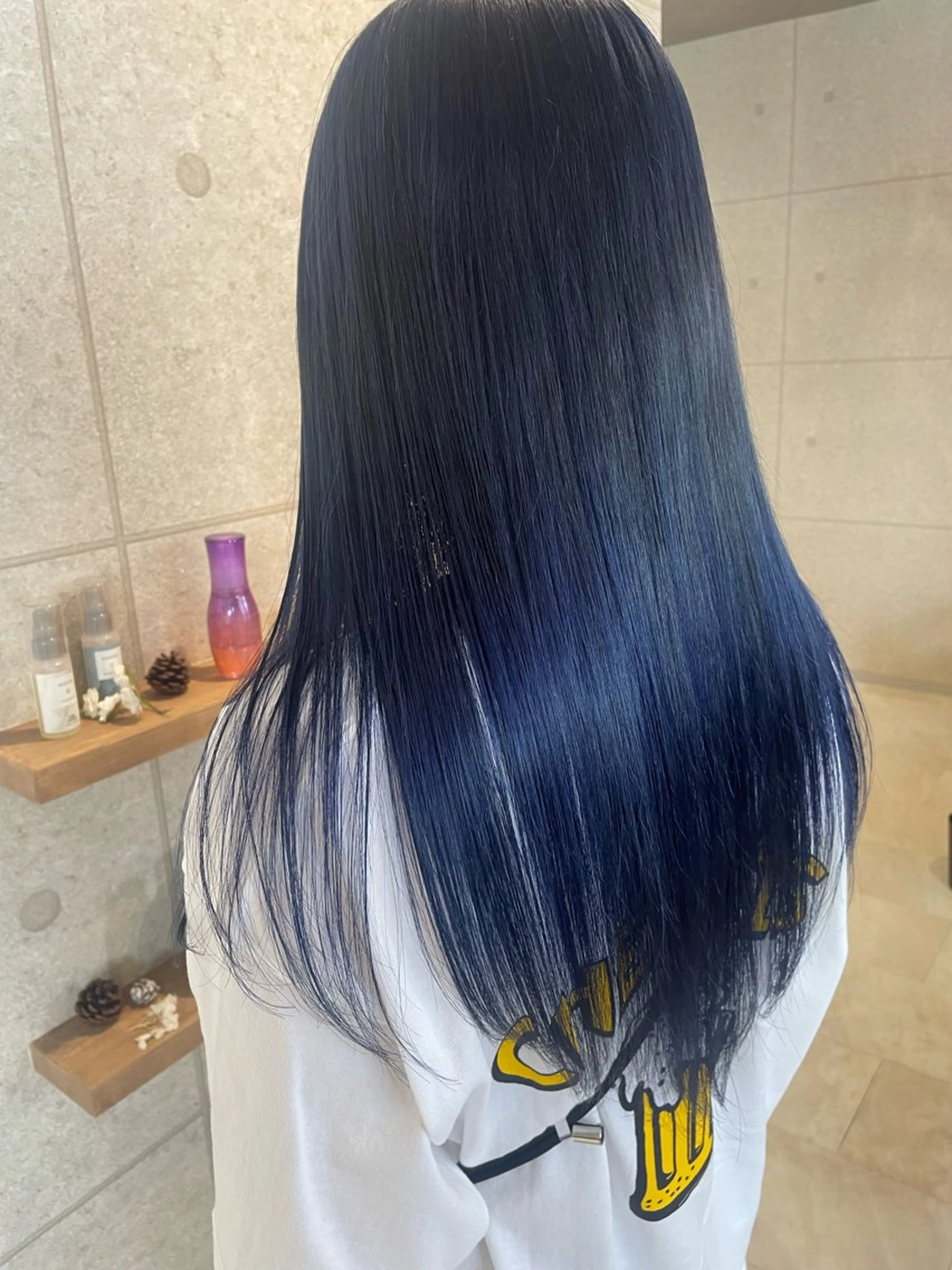 ロング カラー ブリーチ ブルーカラー ヘアカラー 金森 斗夢のヘアスタイル