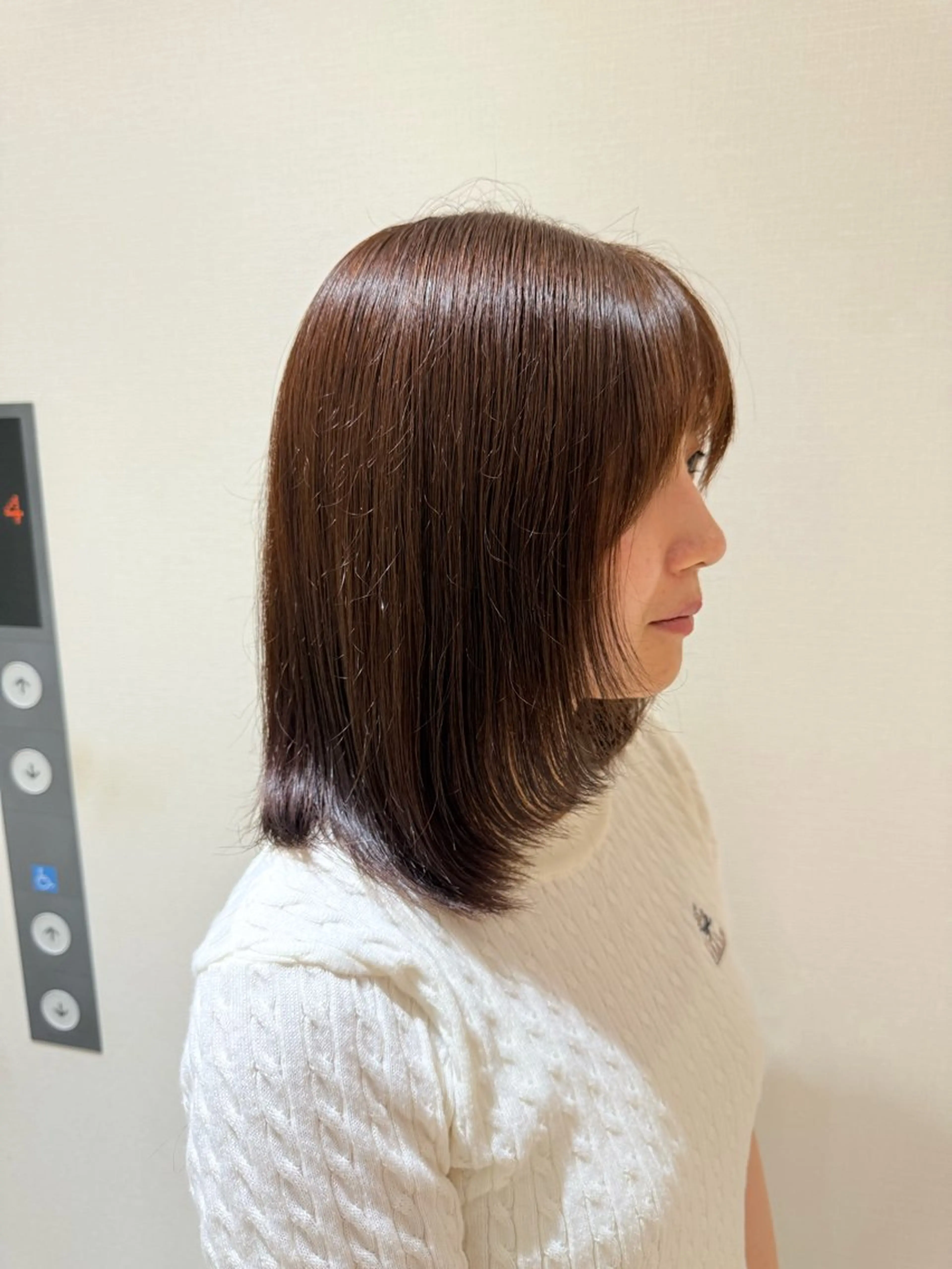 ミディアム 顔まわりレイヤー レイヤーカット カット ヘアカラー 西野 美桜のヘアスタイル