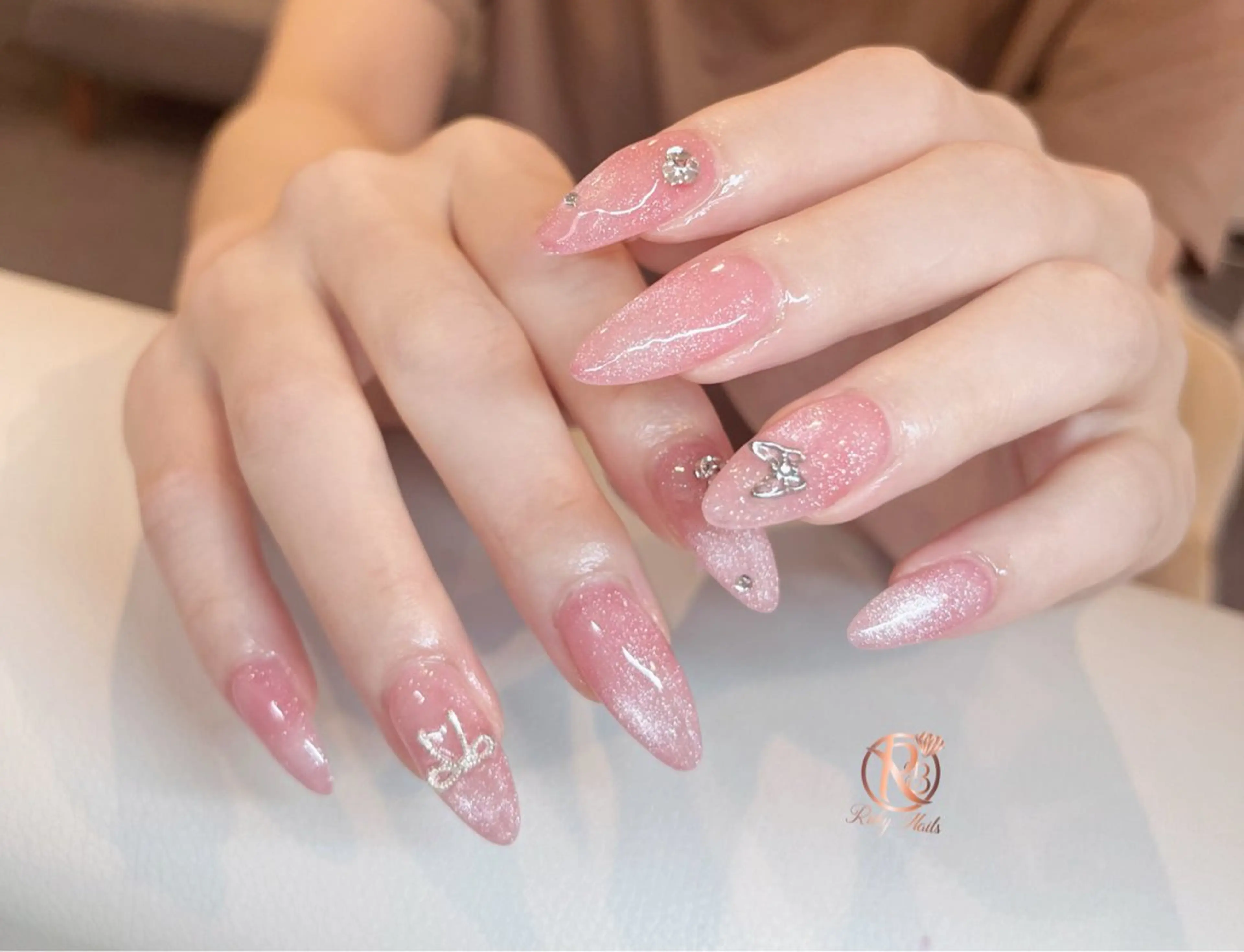 ネイル チークネイル フットネイル フレンチネイル グラデーション キラキラネイル Yukichan 日暮里店のネイルデザイン