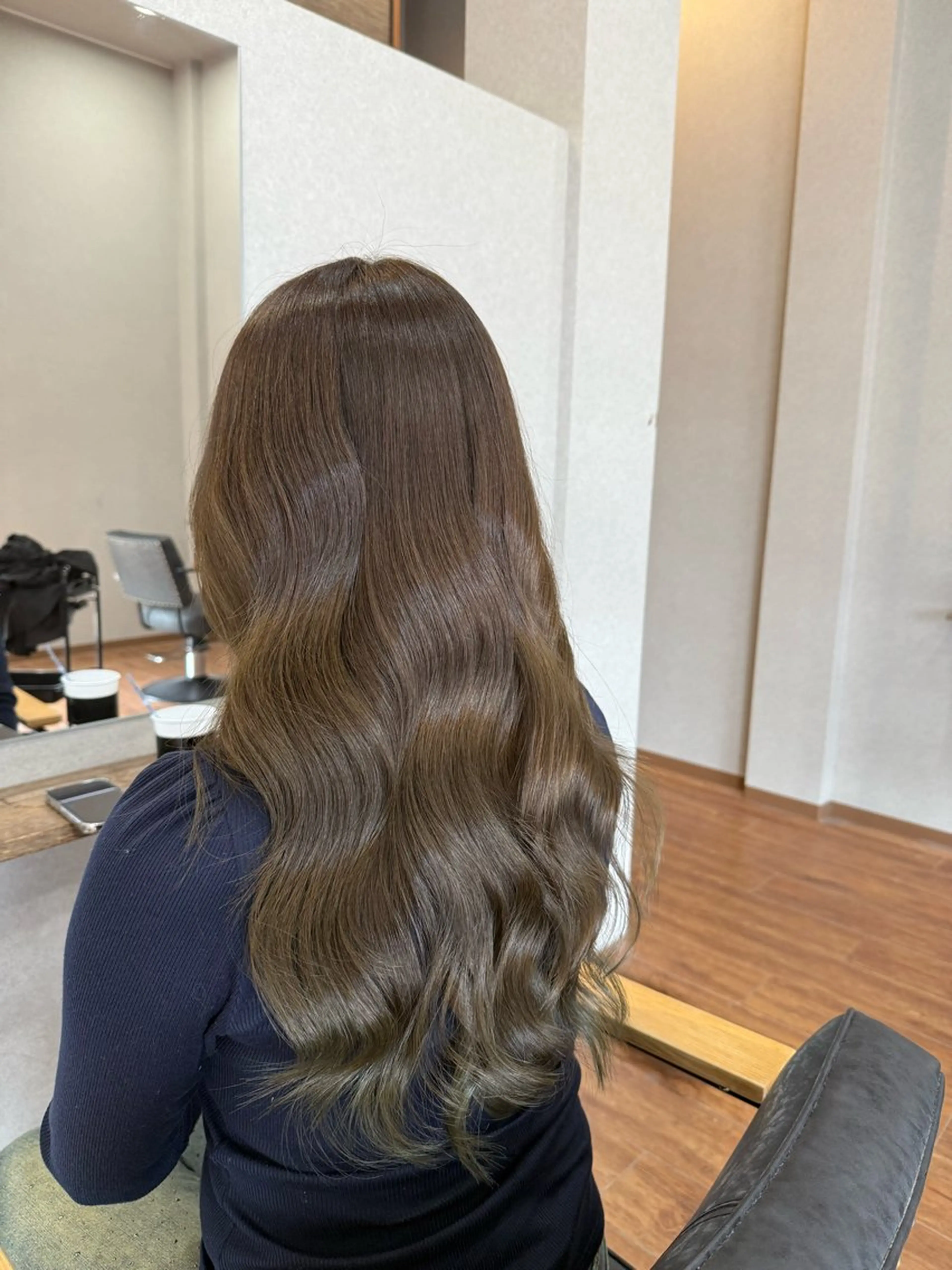 ロング カラー グレージュ ヘアカラー トリートメント 鵜飼 真伍のヘアスタイル