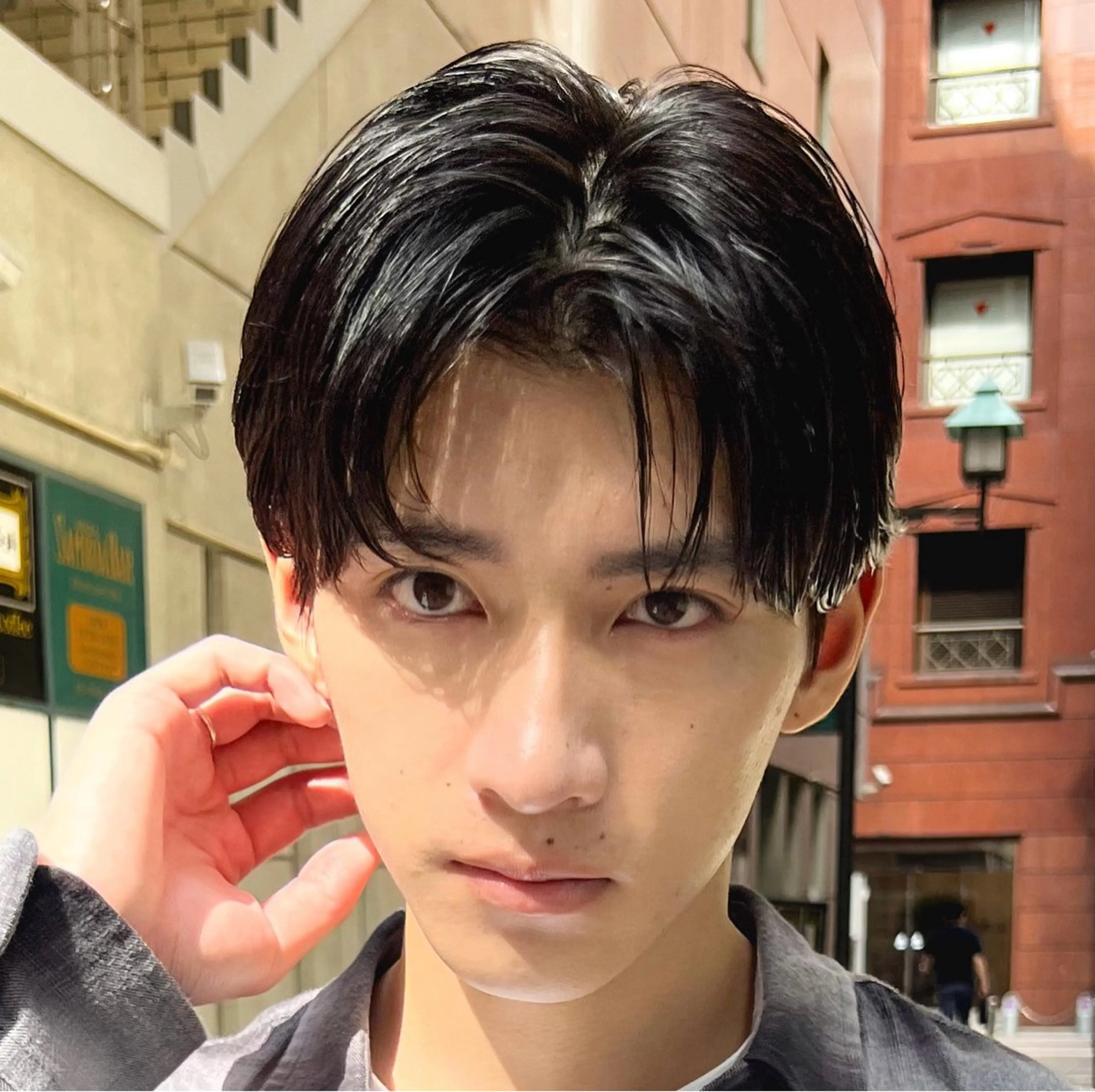 パーマ メンズ センターパート カット パーマ メンズカット曲がる 縮毛矯正佐々木タクマのヘアスタイル