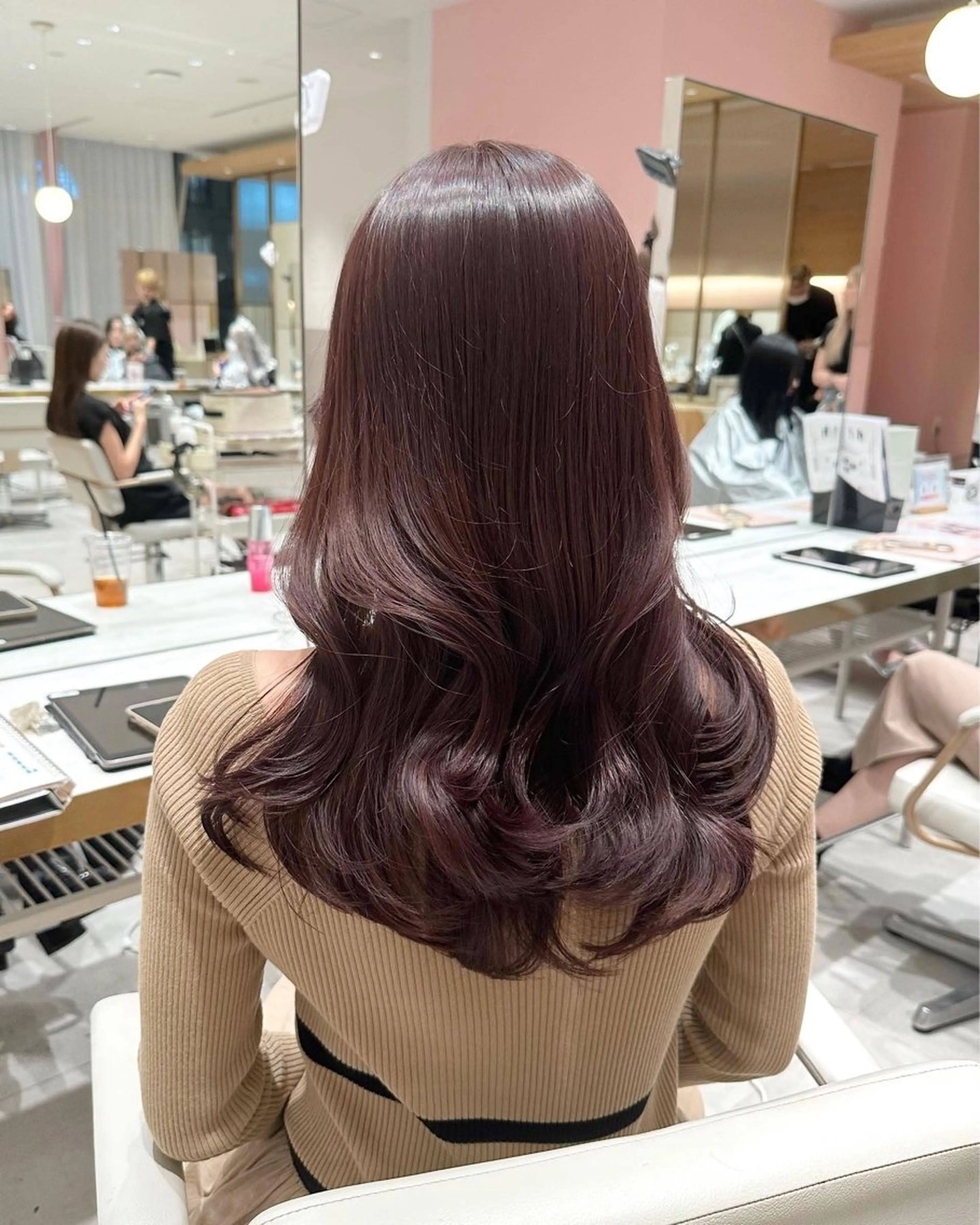 ロング カラー ヘアアレンジ 🤎小顔レイヤー /ベージュ🤎友香のヘアスタイル