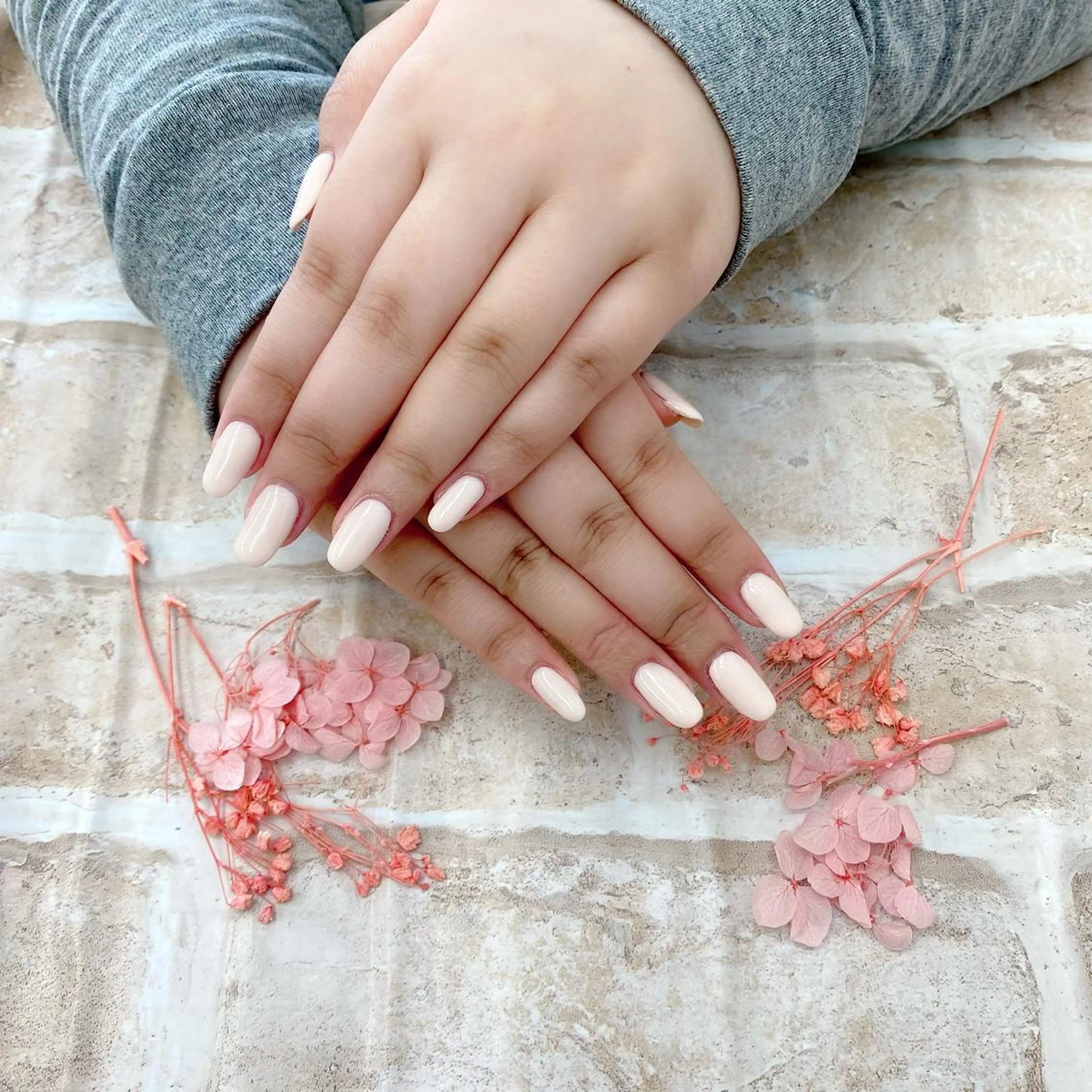 ネイル ホワイト F. Neneのネイルデザイン
