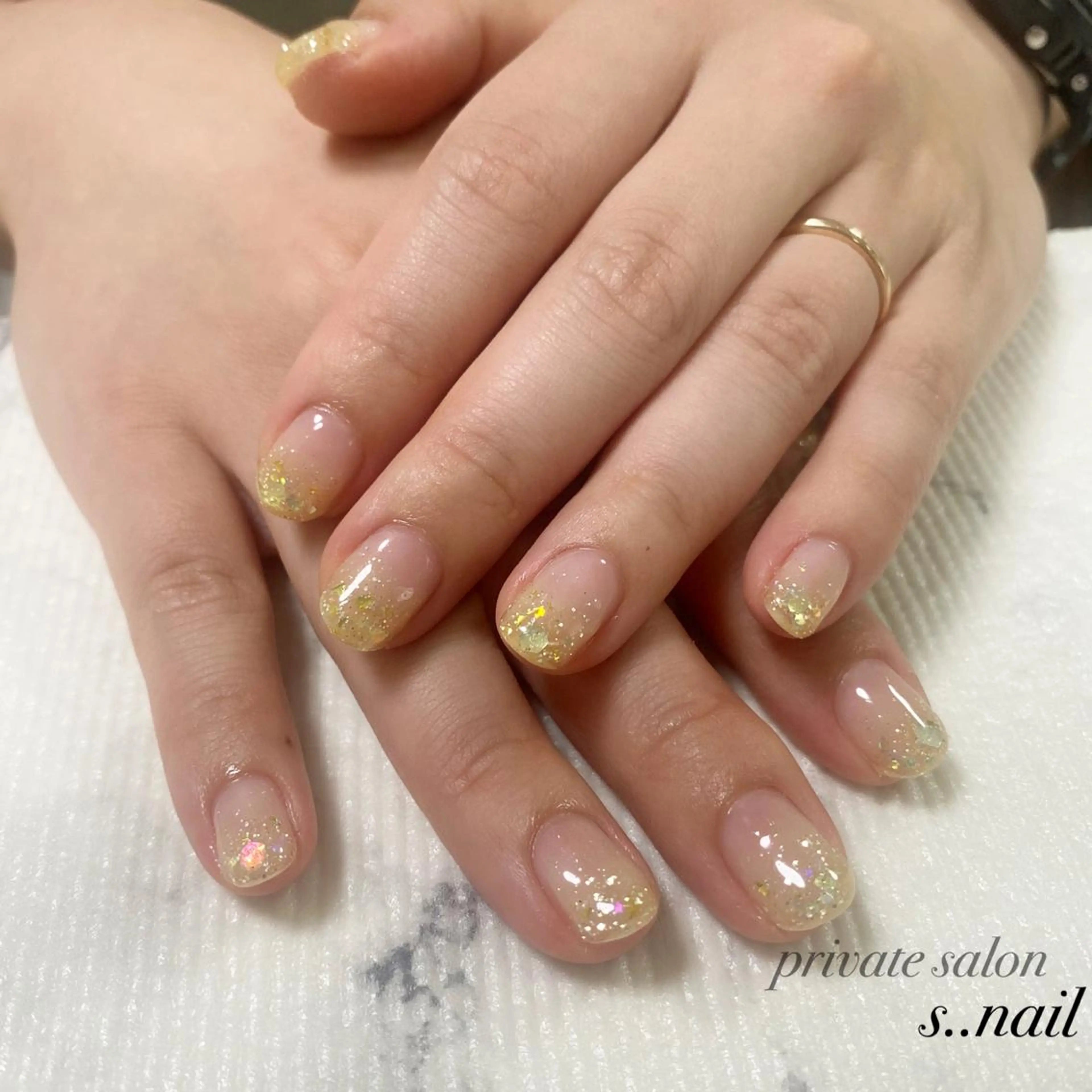 ネイル ラメ(グリッター) ホワイト 黄色 ハンドネイル フットネイル s..nail / MORITAのネイルデザイン
