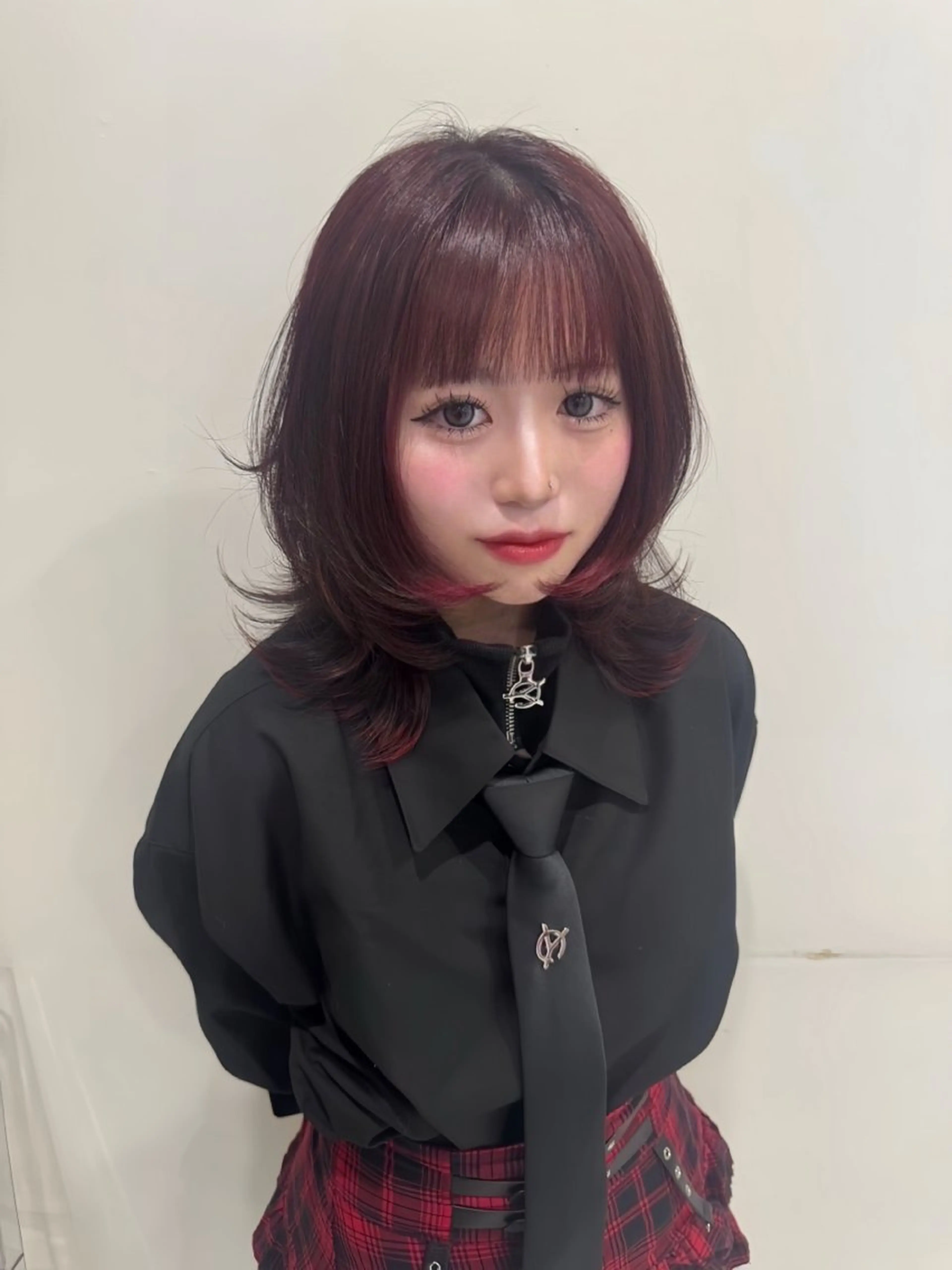 ミディアム カラー ヘアアレンジ カット ヘアカラー トリートメント ヘッドスパ ヘアセット 韓国レイヤーカット /韓国トレンドカラーのヘアスタイル