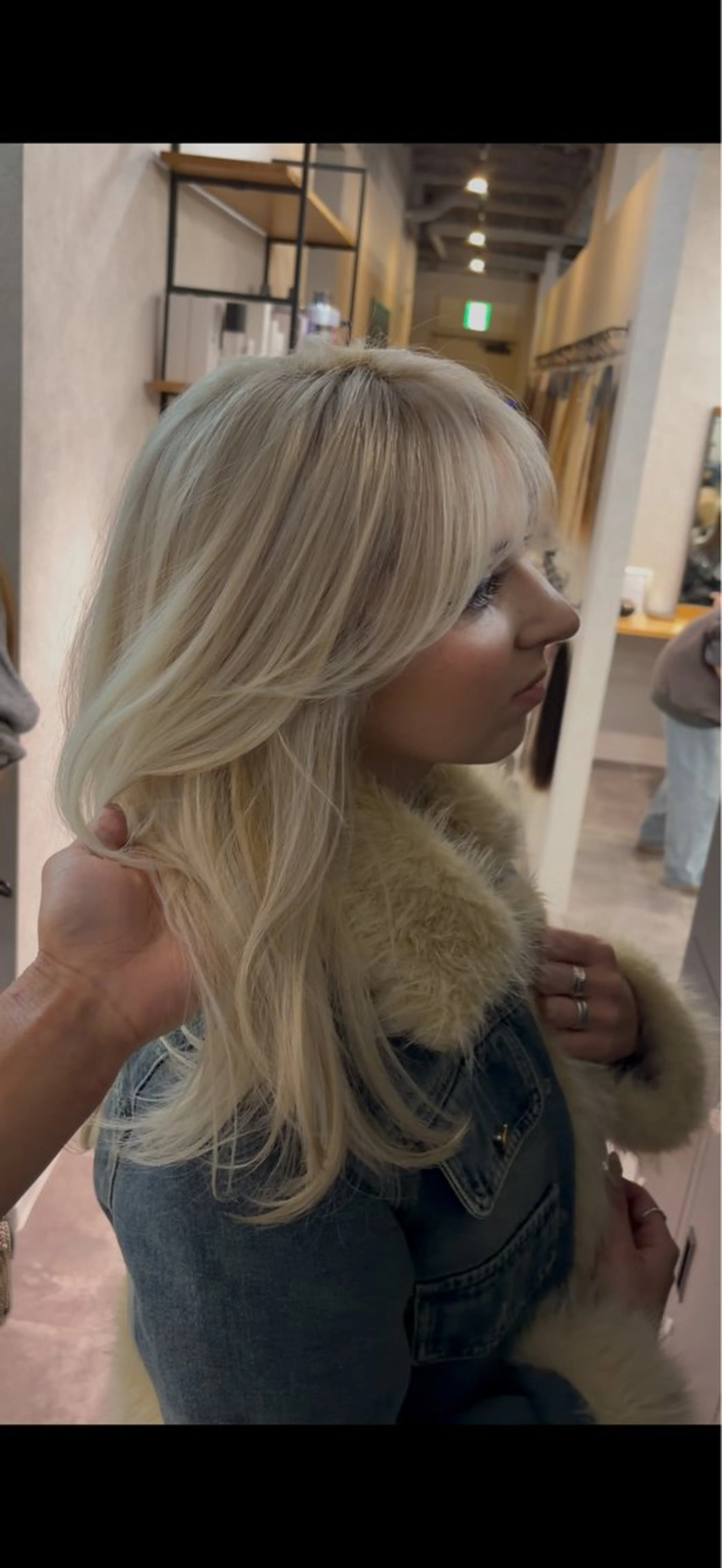 セミロング カラー ブロンド ホワイトブロンド カット ヘアカラー 🌟心斎橋レイヤー 艶ハイトーン/ウルフのヘアスタイル