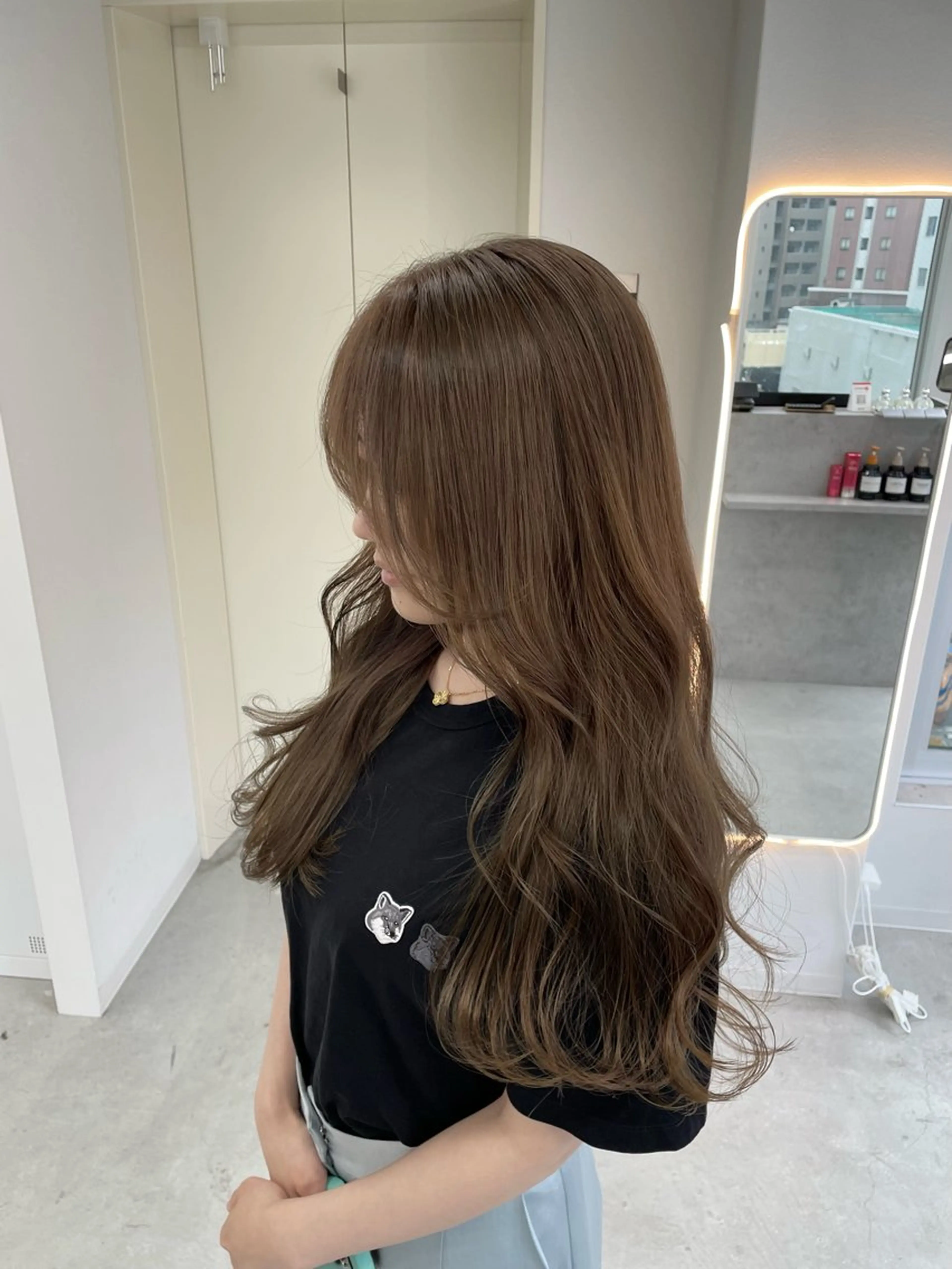 ロング カラー ベージュカラー ブリーチ ミルクティーベージュ ブリーチなしカラー ヘアカラー トリートメント メンズパーマ ヘアカラー大成のヘアスタイル
