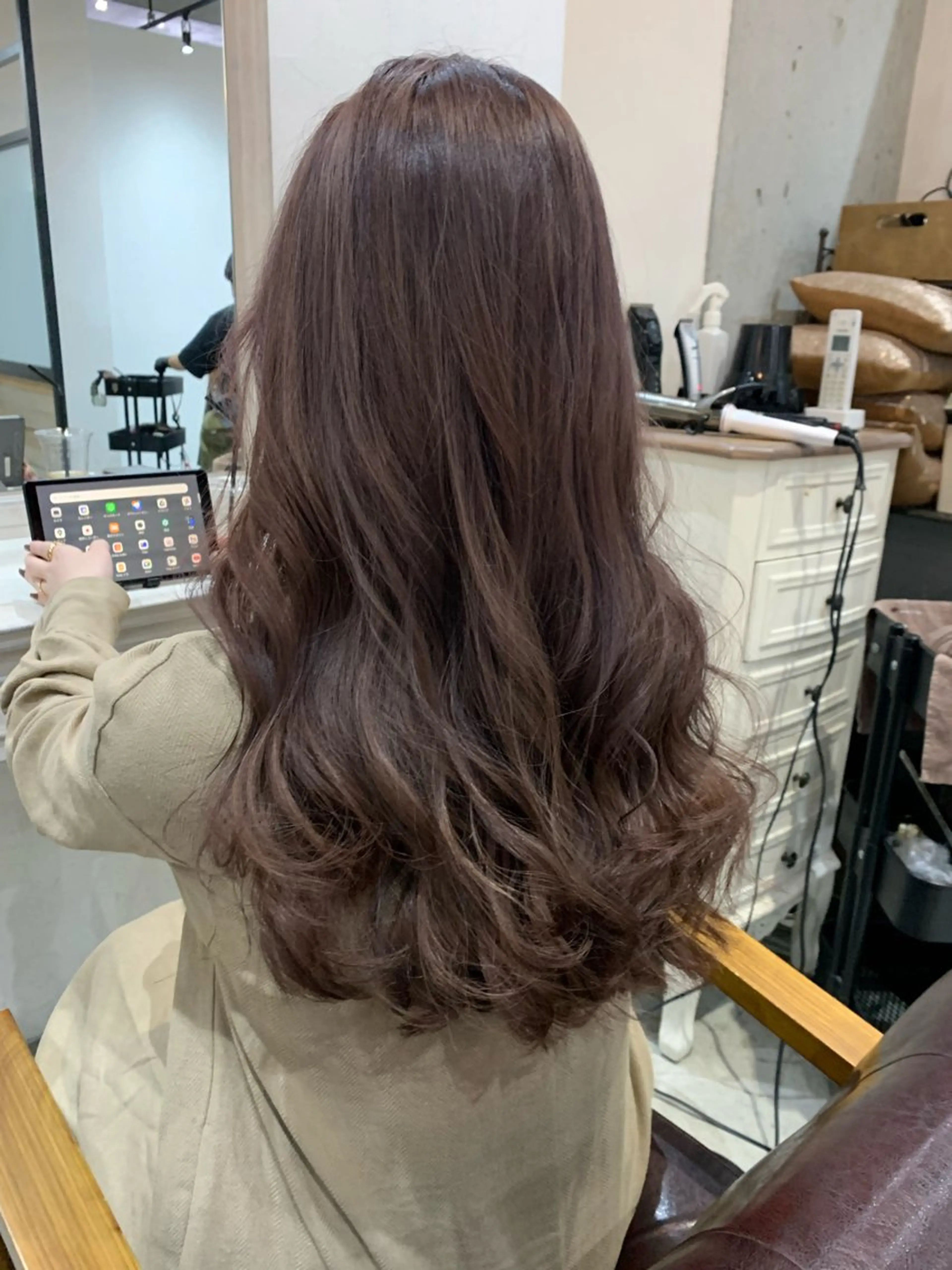 ロング カラー ヘアアレンジ カット ヘアカラー トリートメント kei🫟ベージュ /透明感カラー/博多のヘアスタイル
