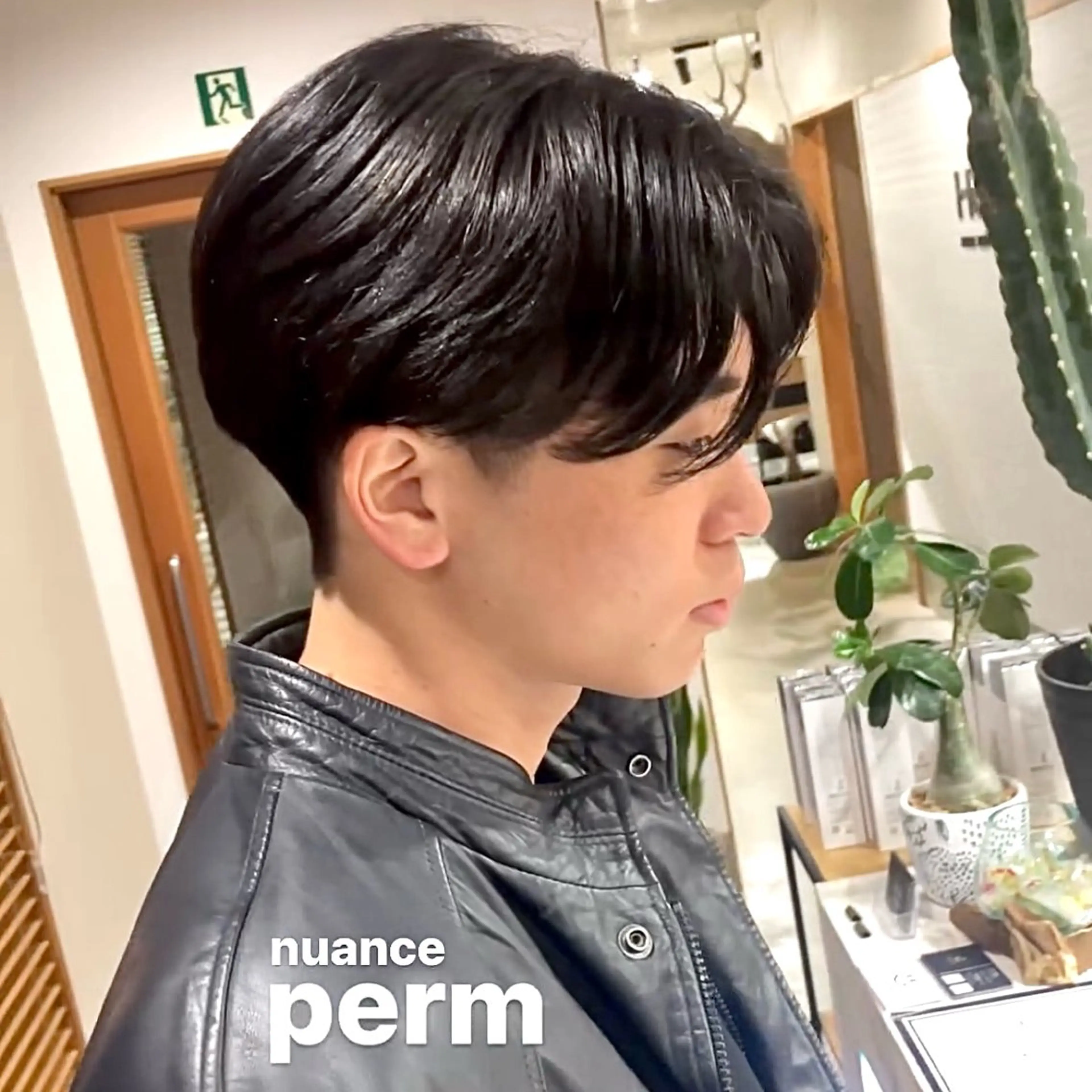 パーマ メンズ センターパート メンズパーマ ニュアンスパーマ Hunny Anna ショートスタイルのヘアスタイル