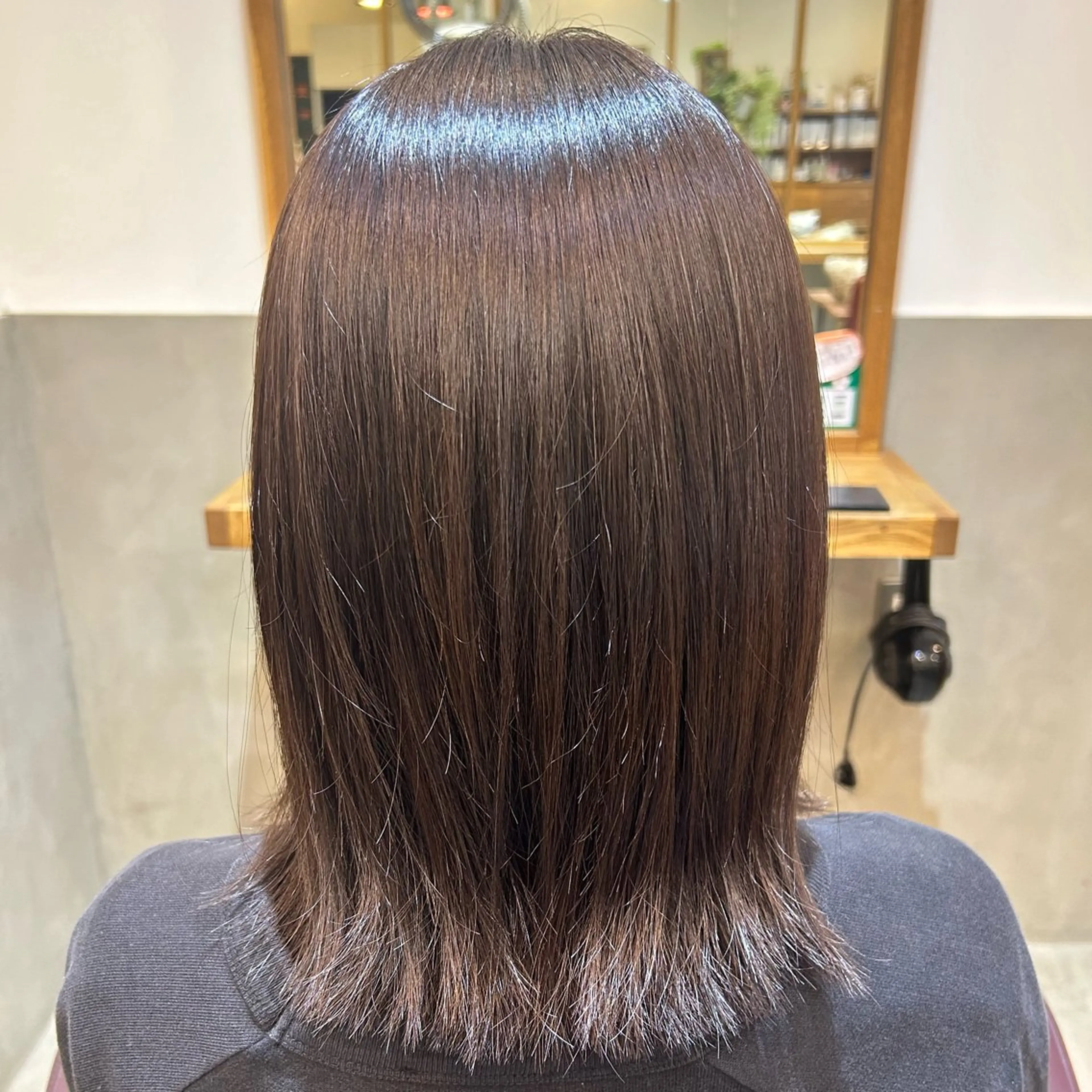 ミディアム カラー カット ヘアカラー トリートメント 若狭 彩花のヘアスタイル