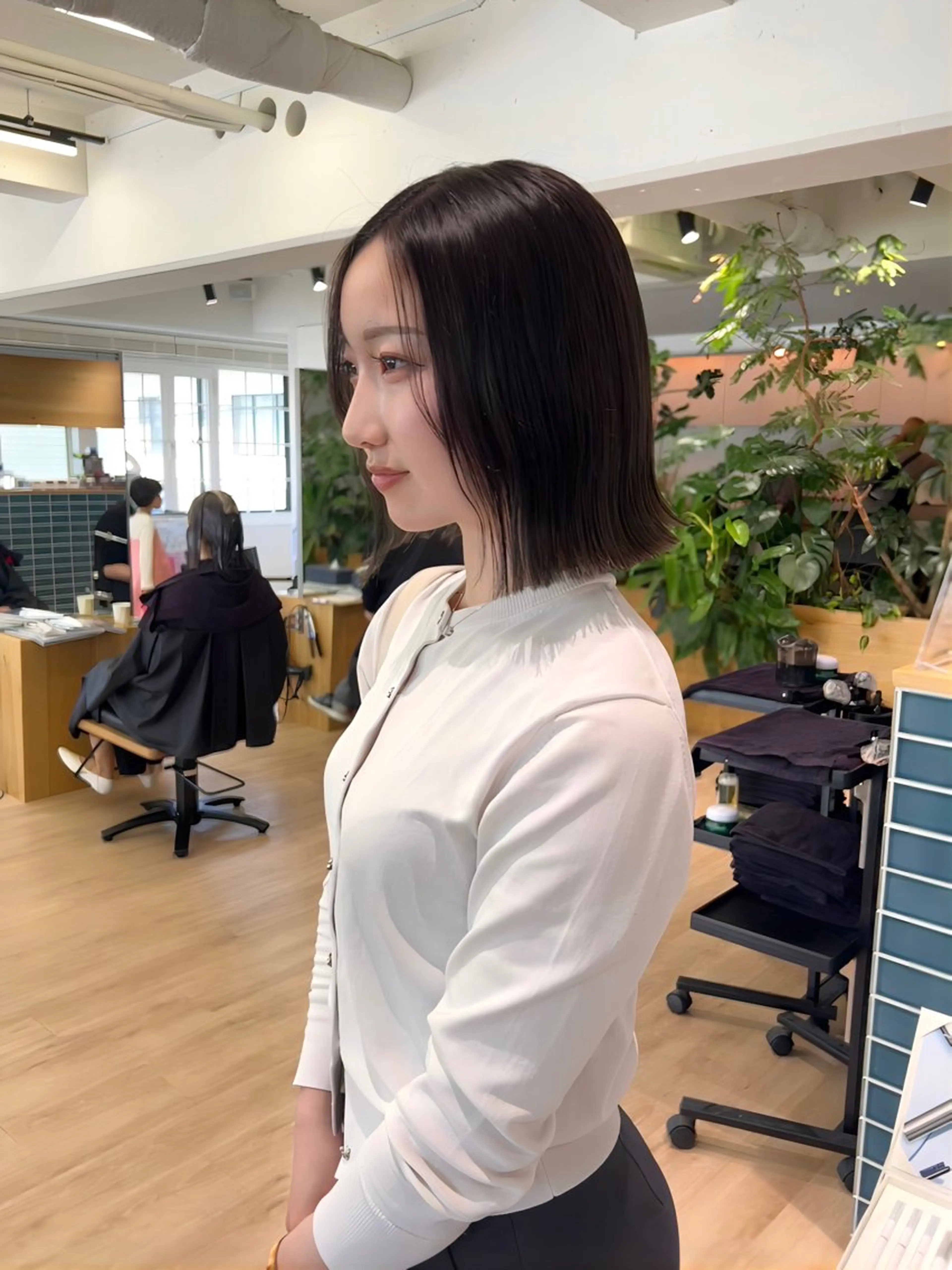 ミディアム カット ヘアカラー トリートメント 艶ベージュ/オリーブ カラー🫒airiのヘアスタイル