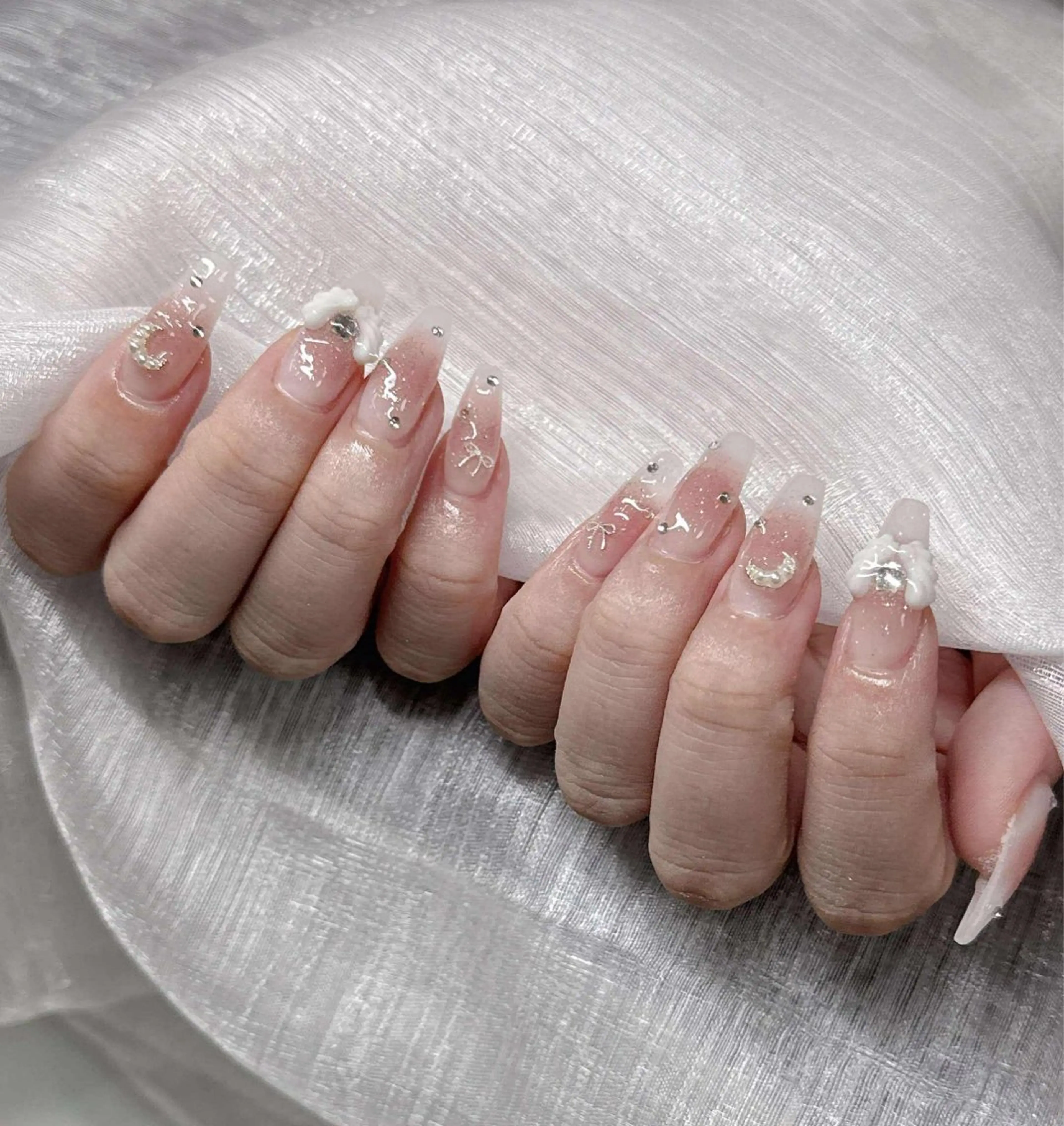 ネイル 長さ出し グラデーション 卒業式 キラキラネイル マグネットネイル ハンドネイル Lee Nailsのネイルデザイン