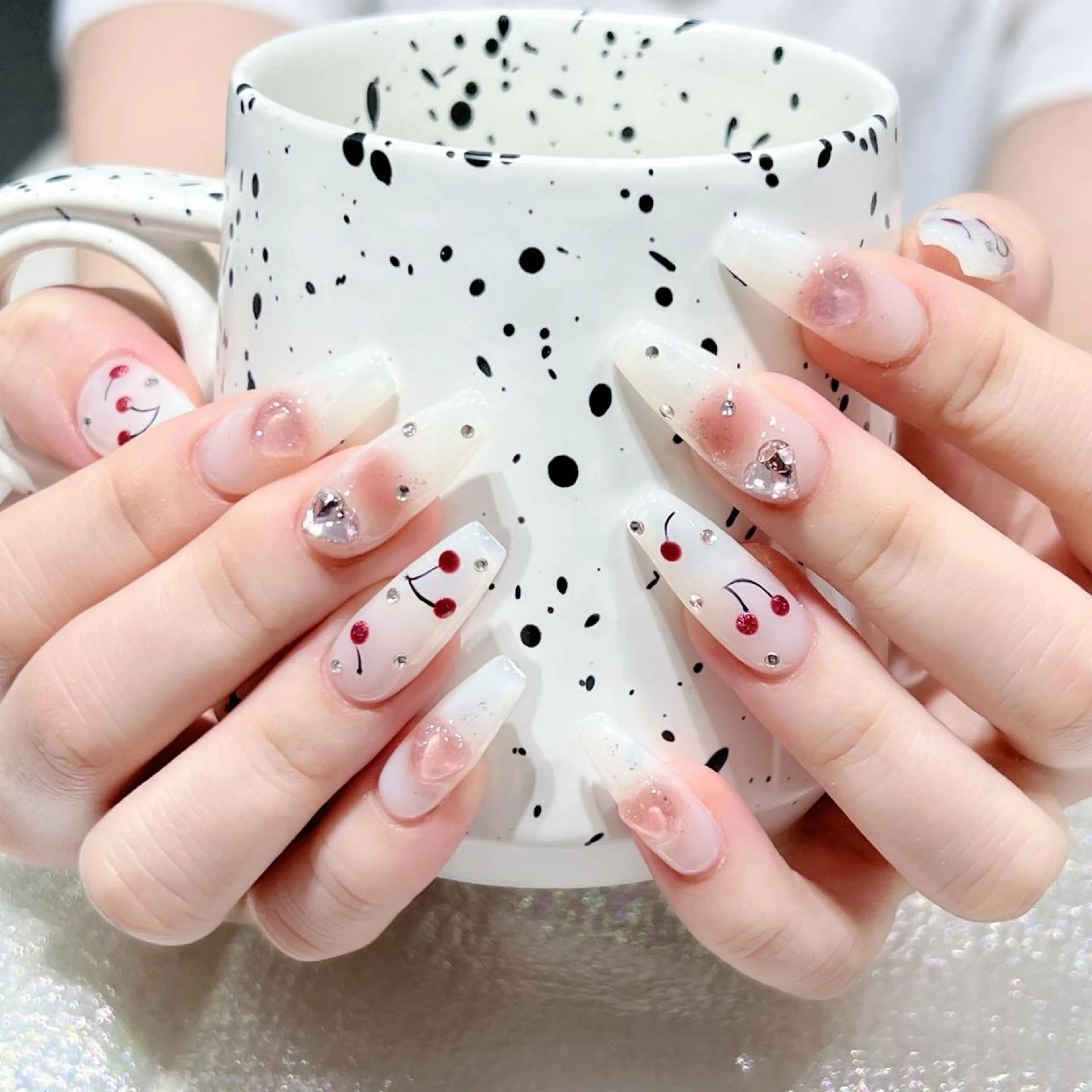 ネイル アートネイル 長さ出し ネイルチップ Queens momoのネイルデザイン