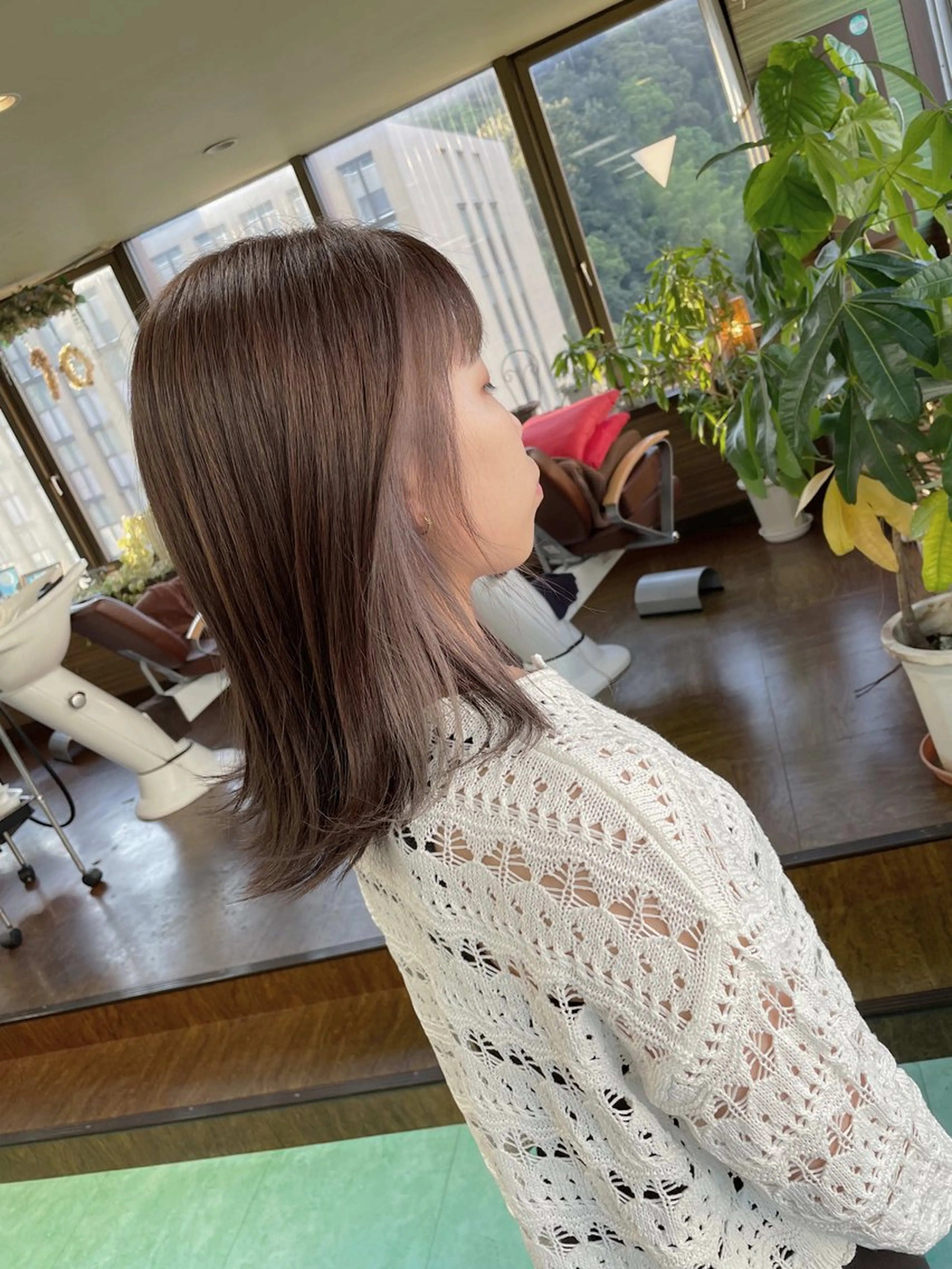 ミディアム カラー ベージュカラー イヤリングカラー シルバー シルバーベージュ ヘアカラー 土居 正季のヘアスタイル