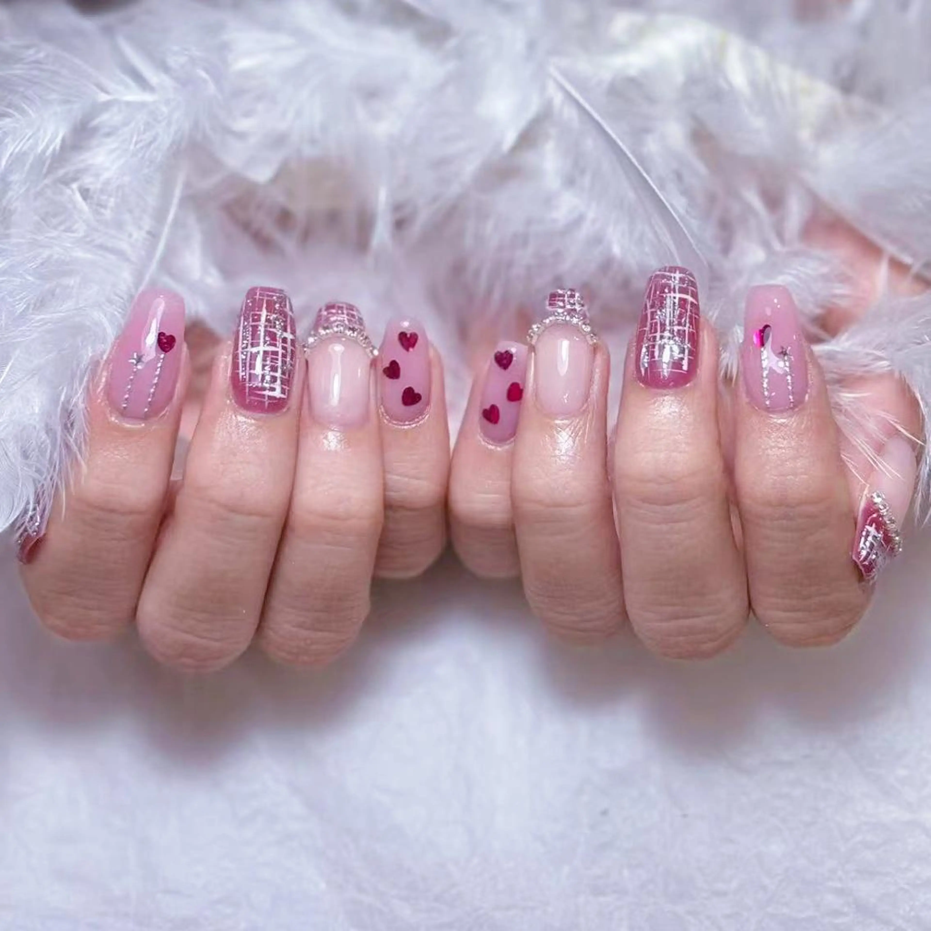 ネイル アートネイル オーロラネイル フラッシュネイル ガーリー キラキラネイル ハンドネイル リナ 💅のネイルデザイン