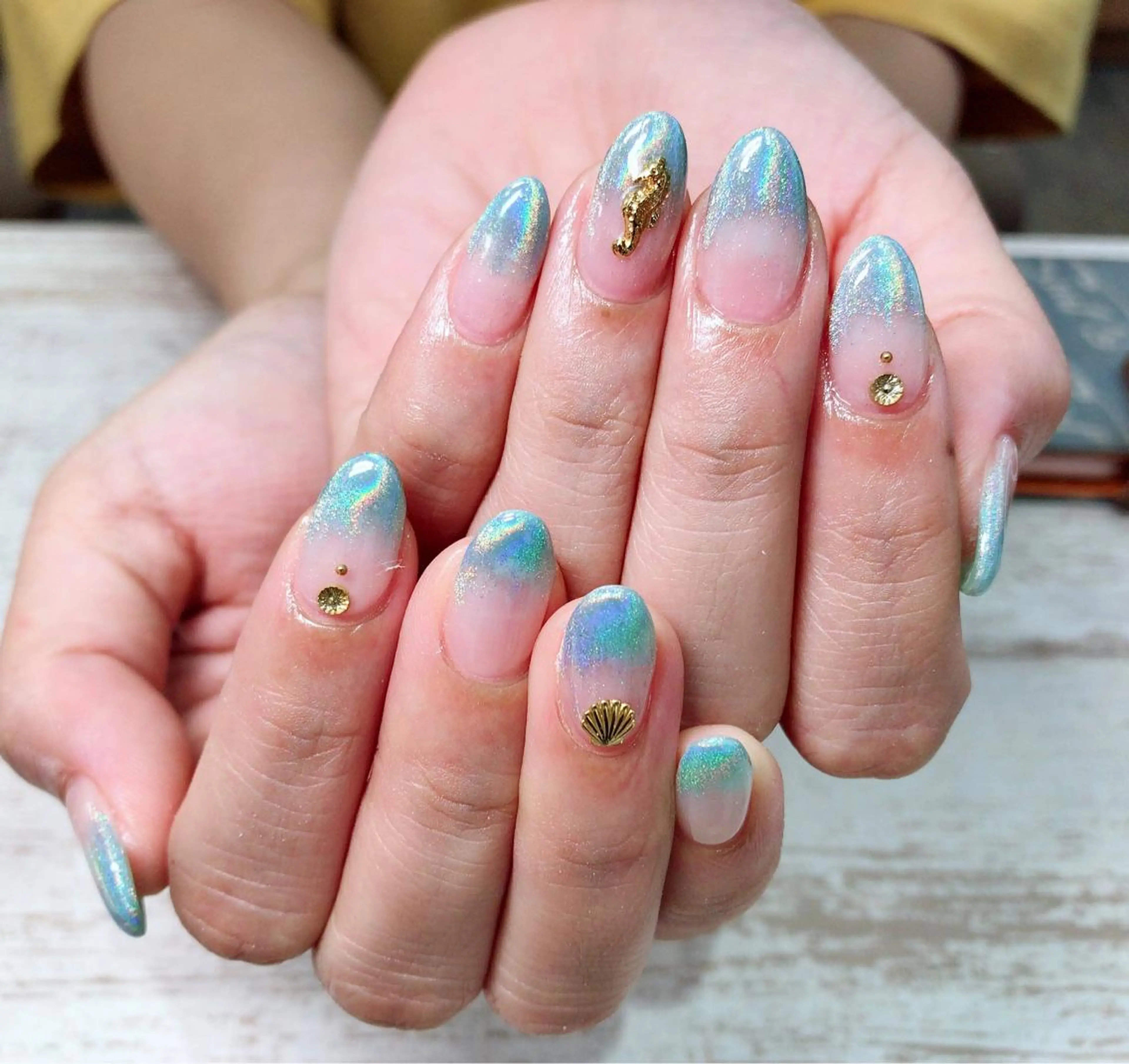 ネイル ブルー キラキラネイル ストーンネイル Lino+ ネイル&よもぎ蒸しのネイルデザイン