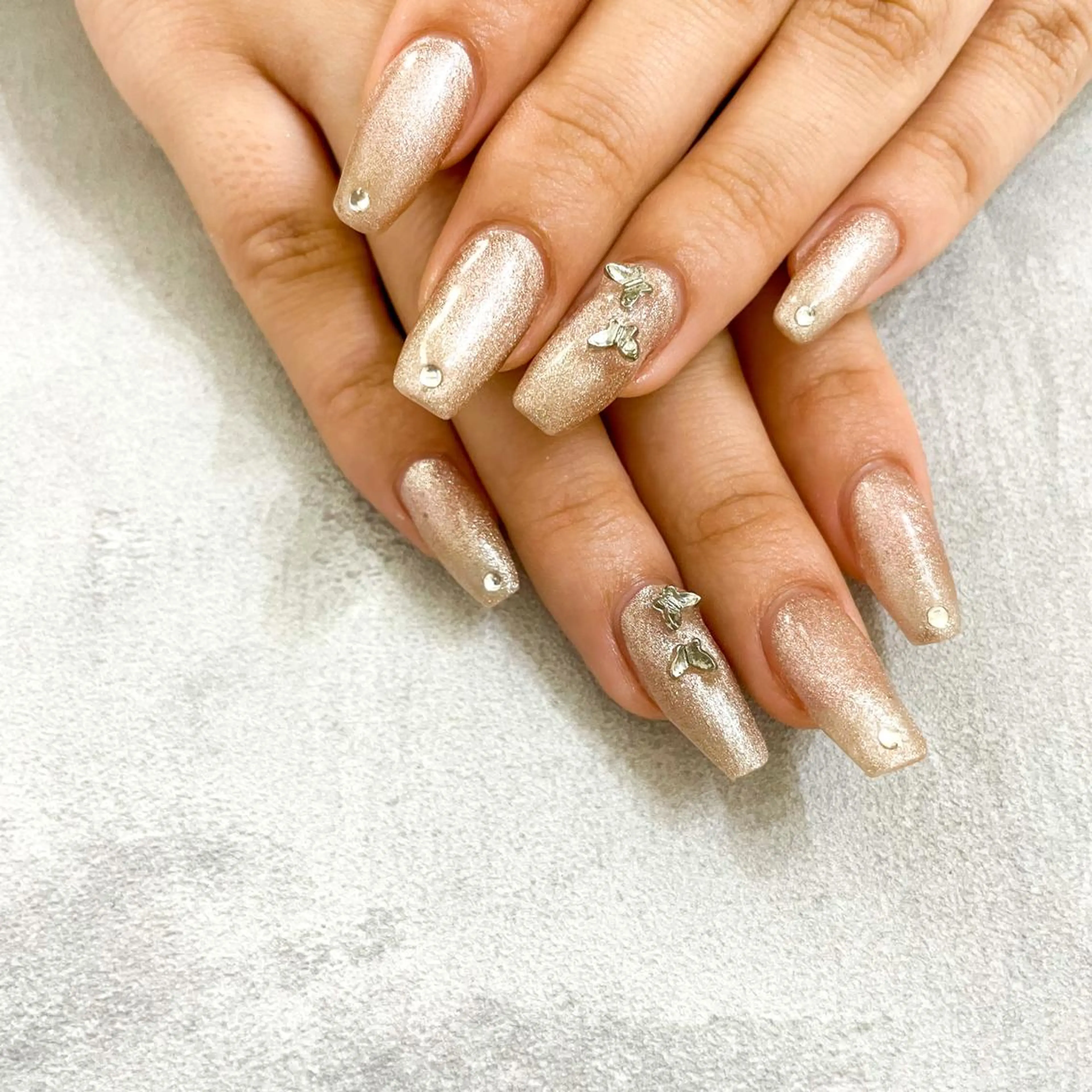 ネイル ハンドネイル ゴテゴテ💙ワンホン リオナのネイルデザイン