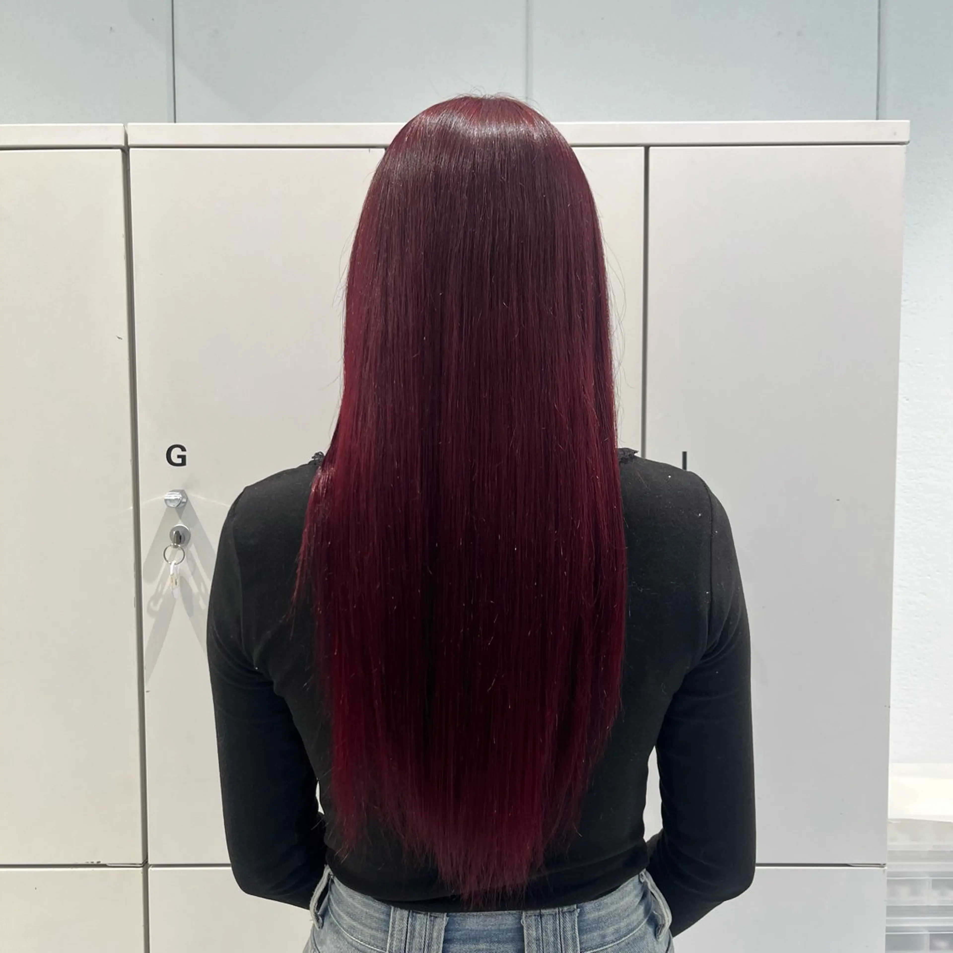 ロング カラー ブリーチ ブリーチなしカラー レッドカラー ヘアカラー 顔周りカット／透明感 カラー／Kurumeのヘアスタイル