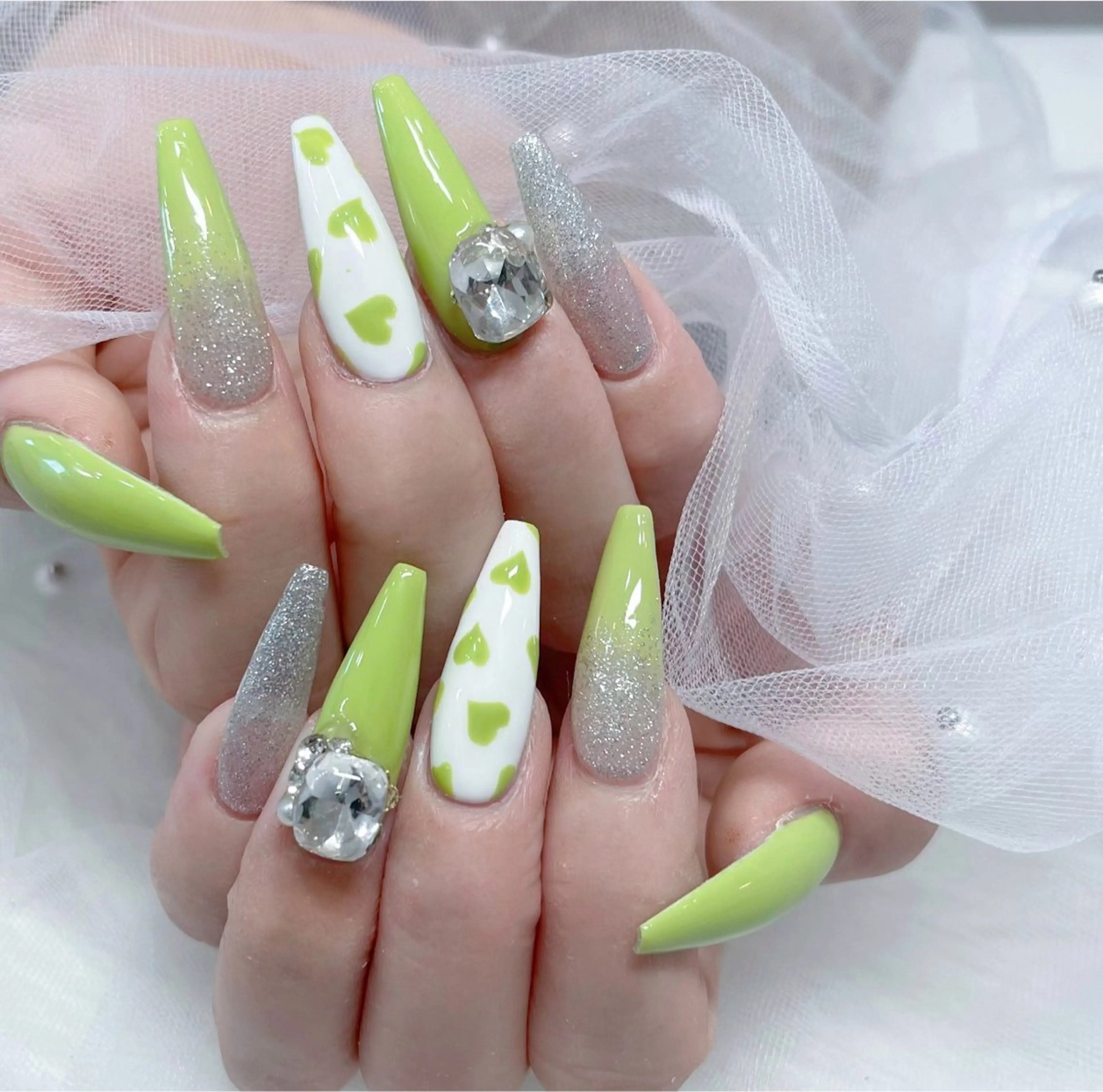 ハンドネイル 波 なみのネイルデザイン