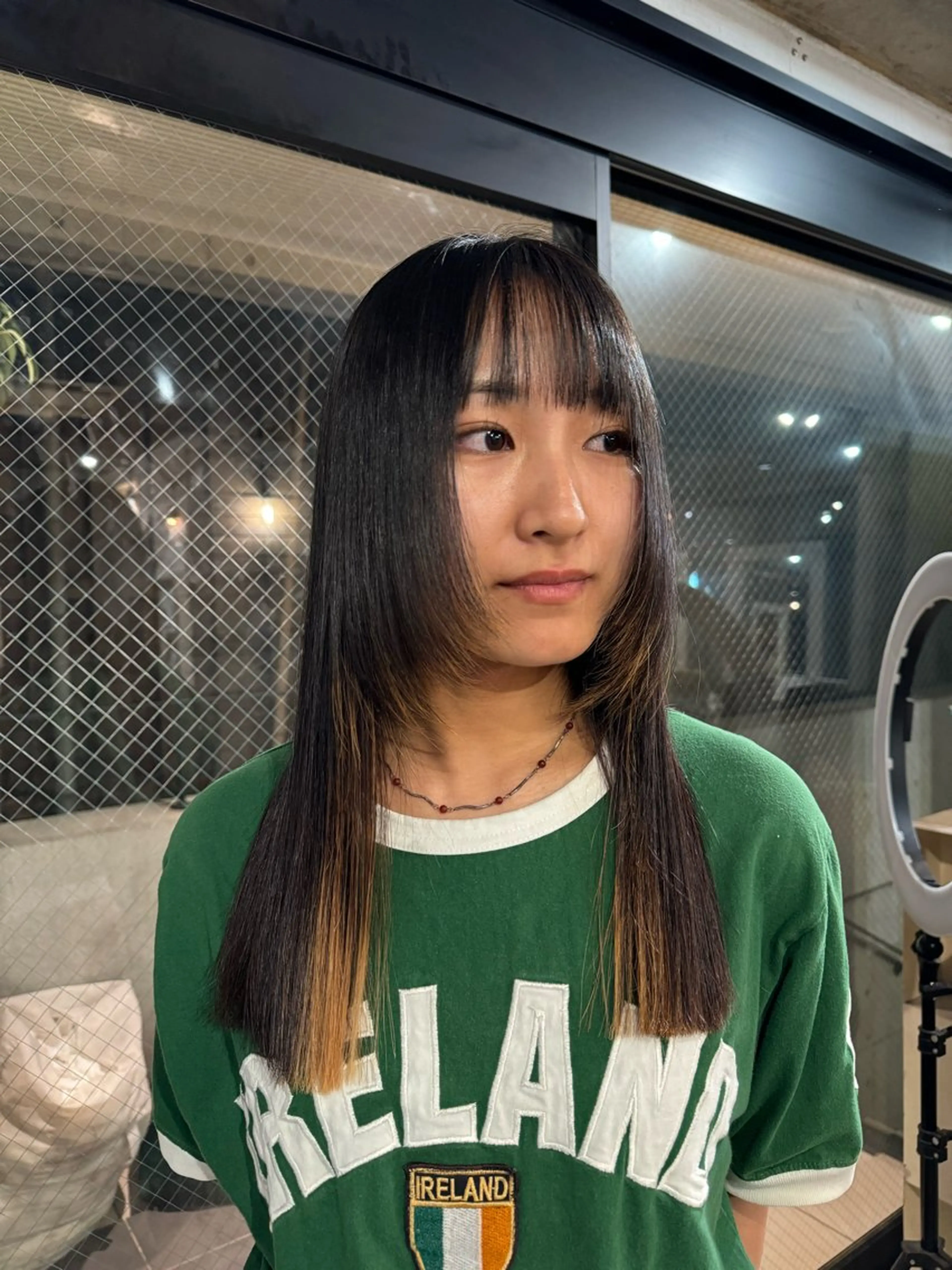 ロング ブリーチカラー/ブロ ンドレイヤーカットのヘアスタイル