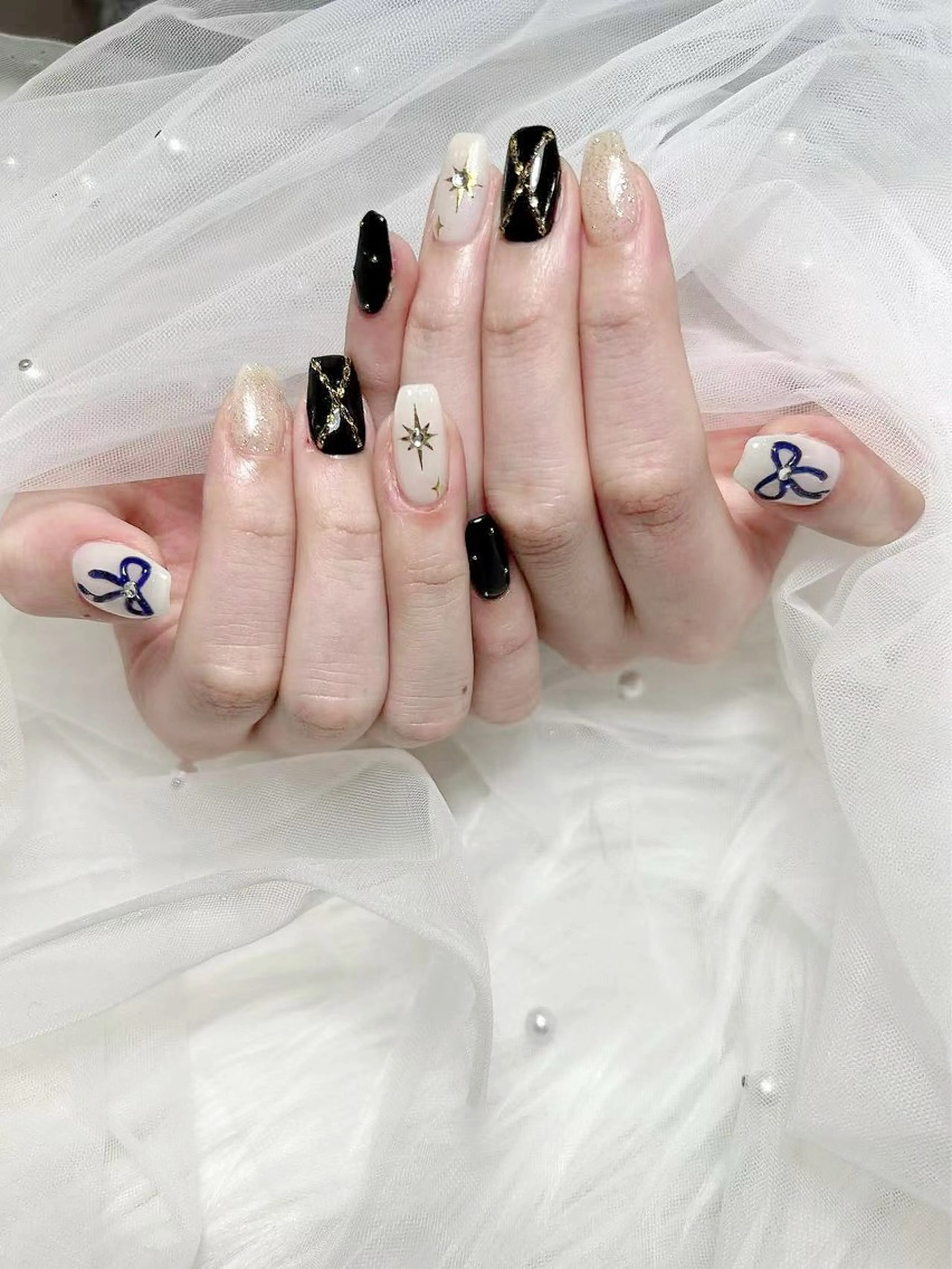 ミディアム 🌈 Laule'aのネイルデザイン