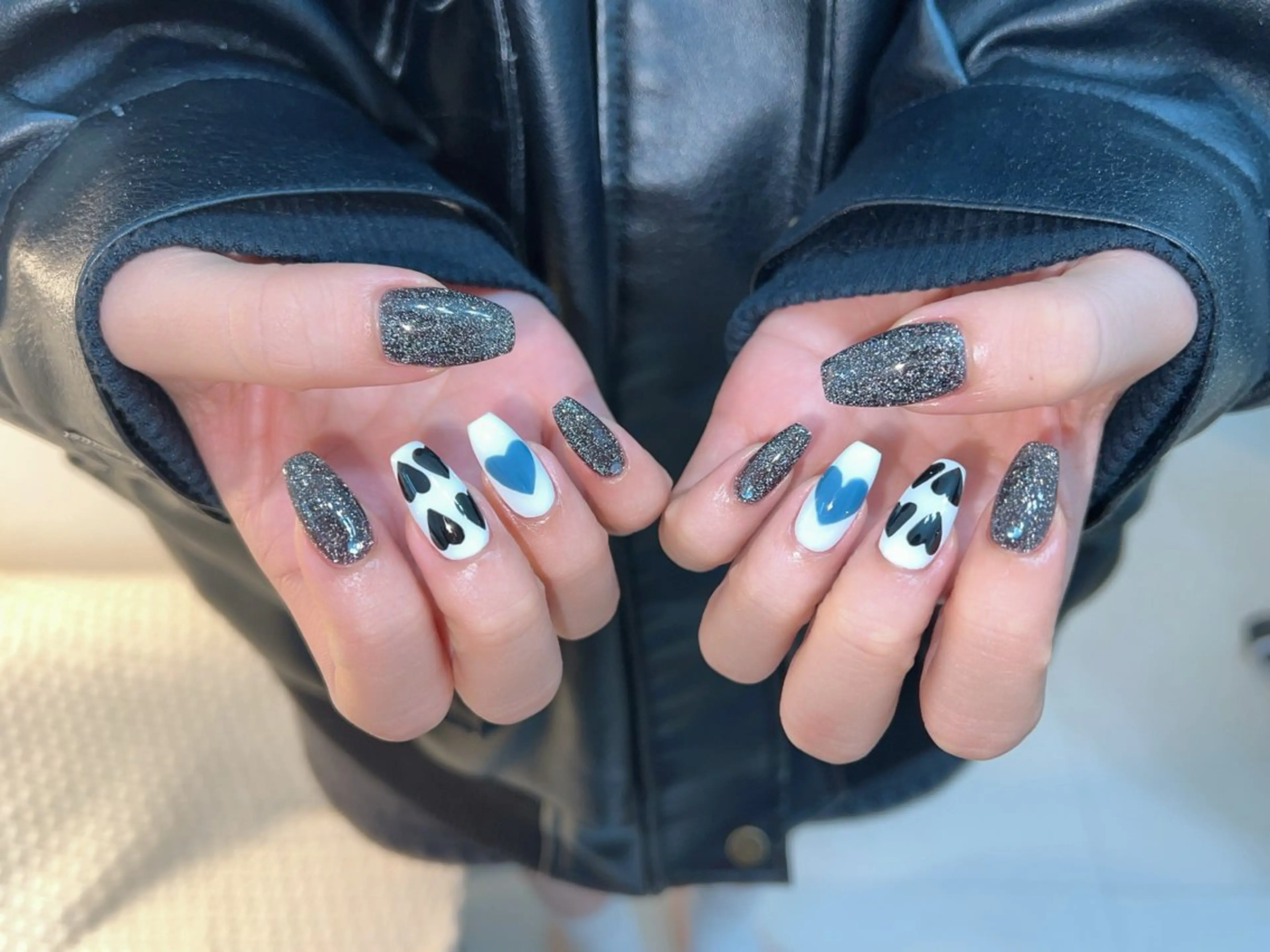 ネイル アートネイル ブルー ハート ラメ(グリッター) シルバー ハンドネイル L&Y Nail salonのネイルデザイン
