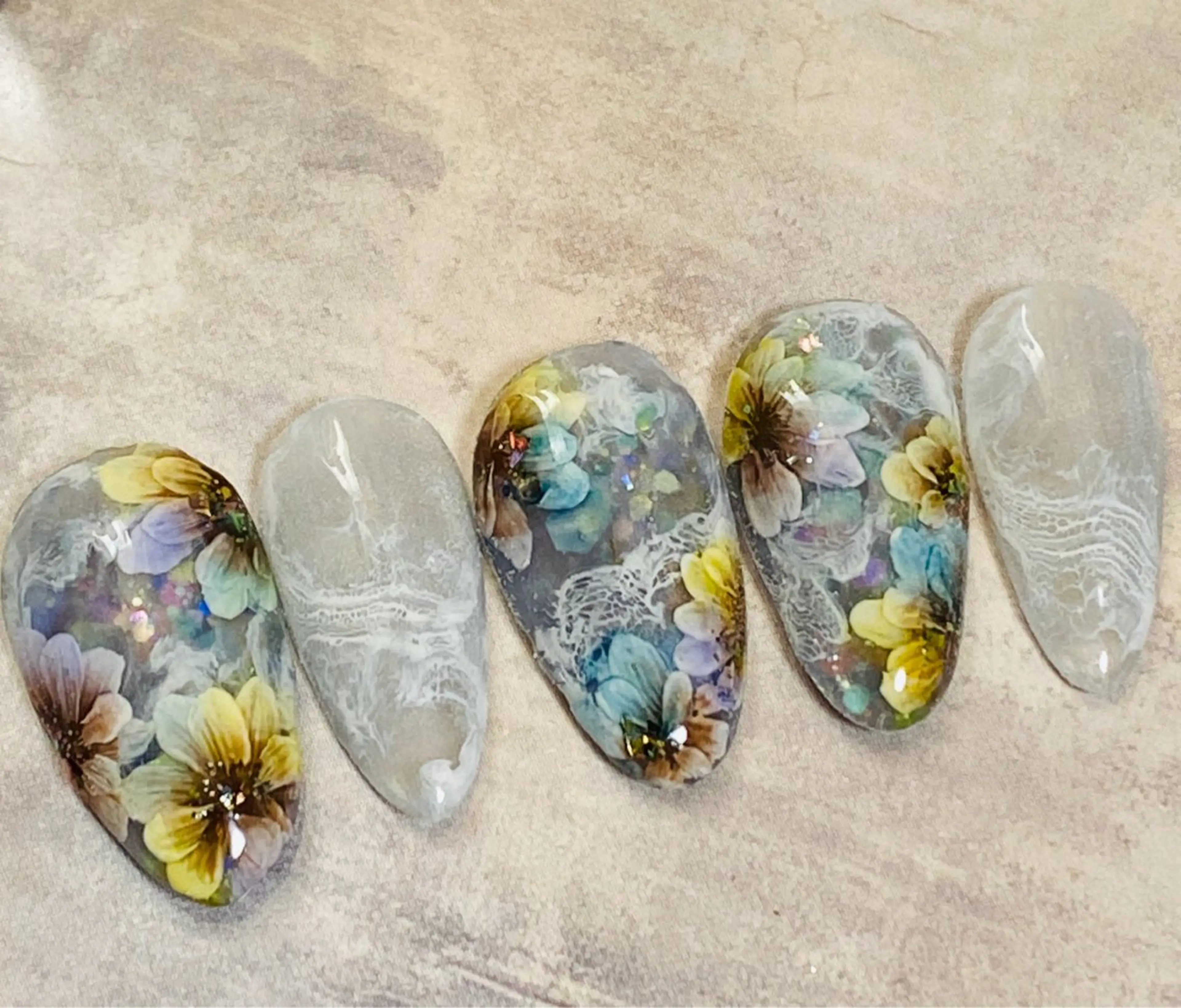 ネイル フラワーネイル マグネットネイル 自宅ネイルサロン ♦️nuance♦️のネイルデザイン