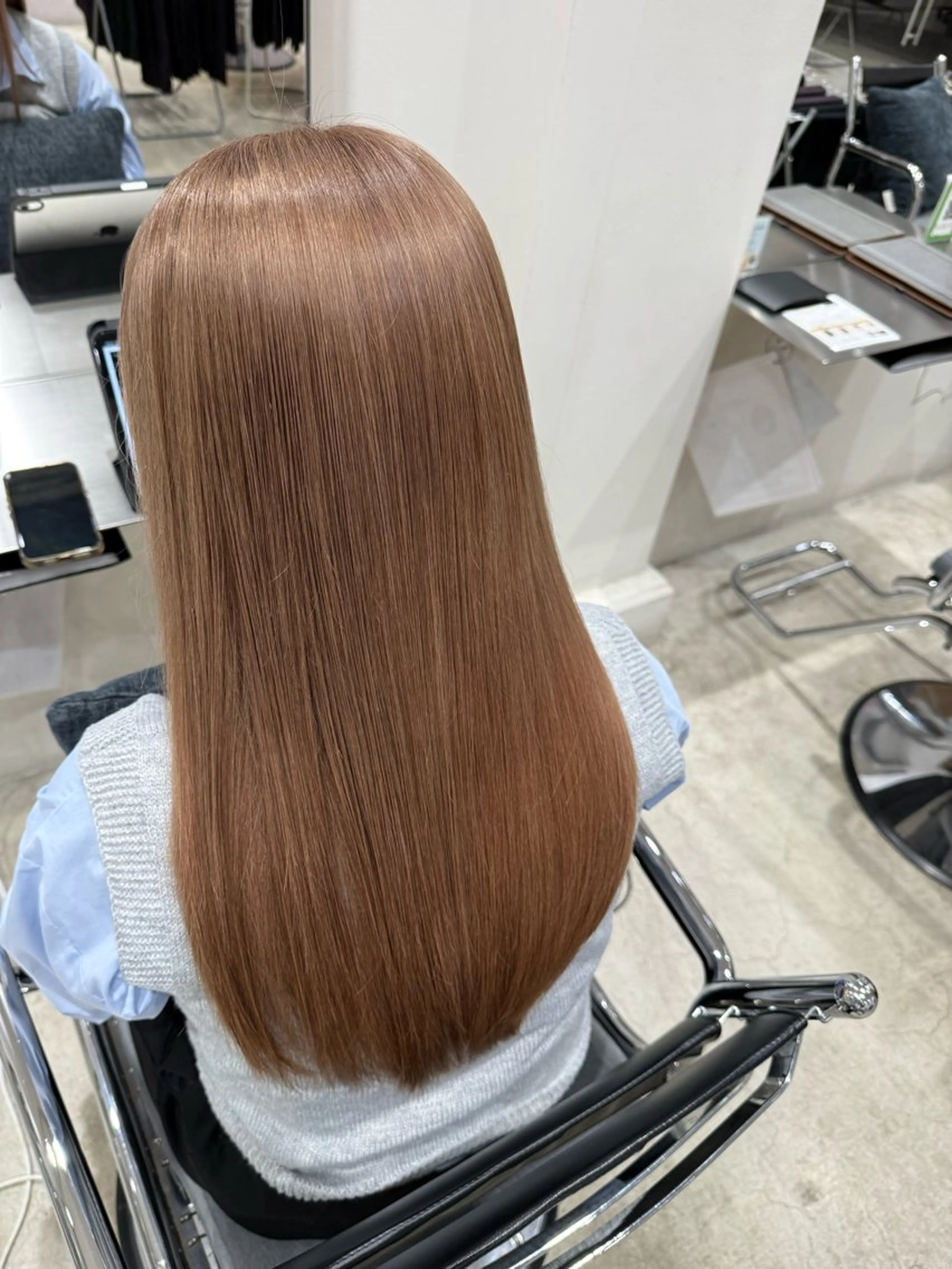 ロング ヘアカラー 宮本 愛梨のヘアスタイル