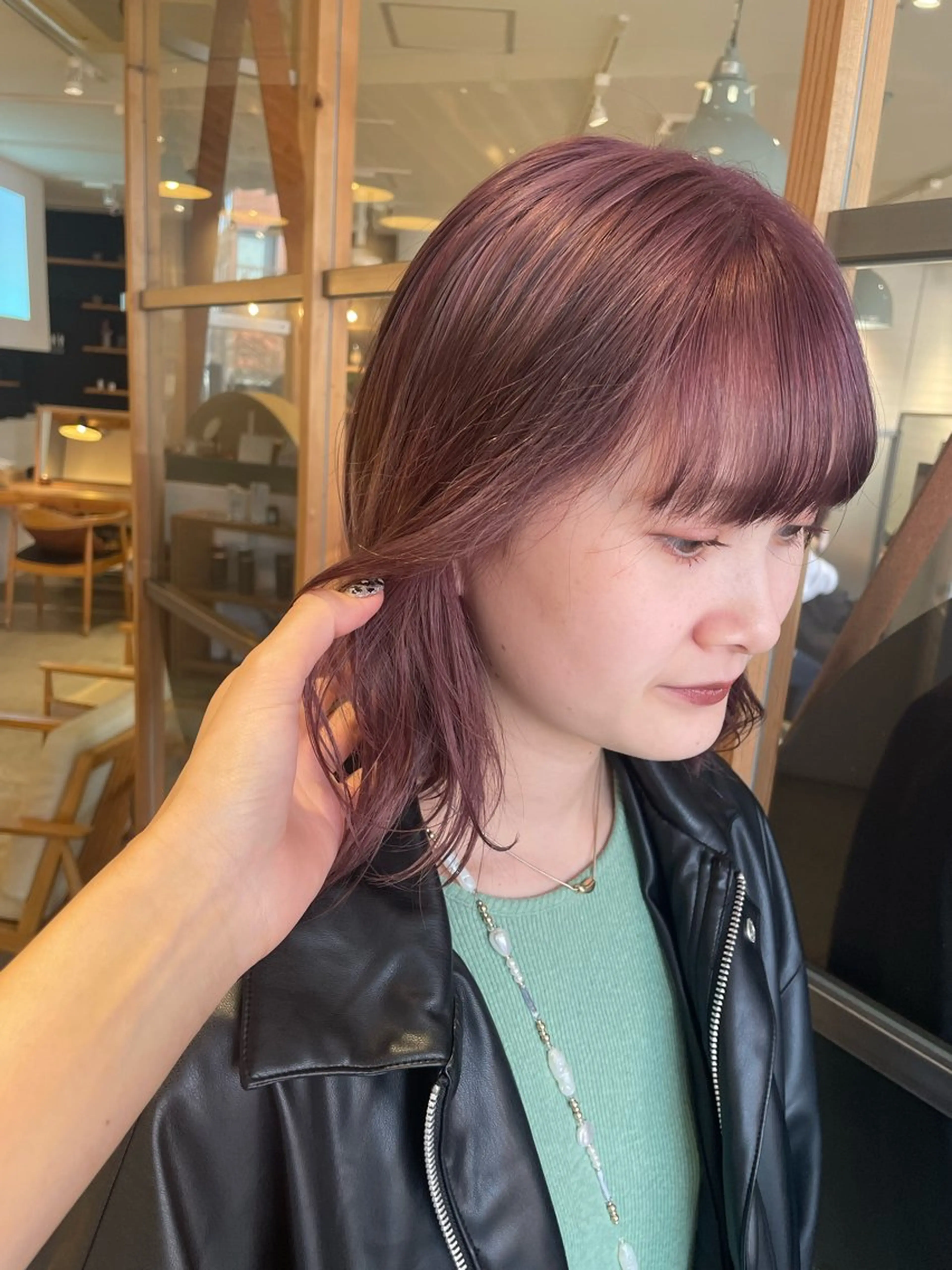 ミディアム カラー パーマ ヘアアレンジ ヘアカラー トリートメント ハイトーンカラー🤍 山下 優華のヘアスタイル