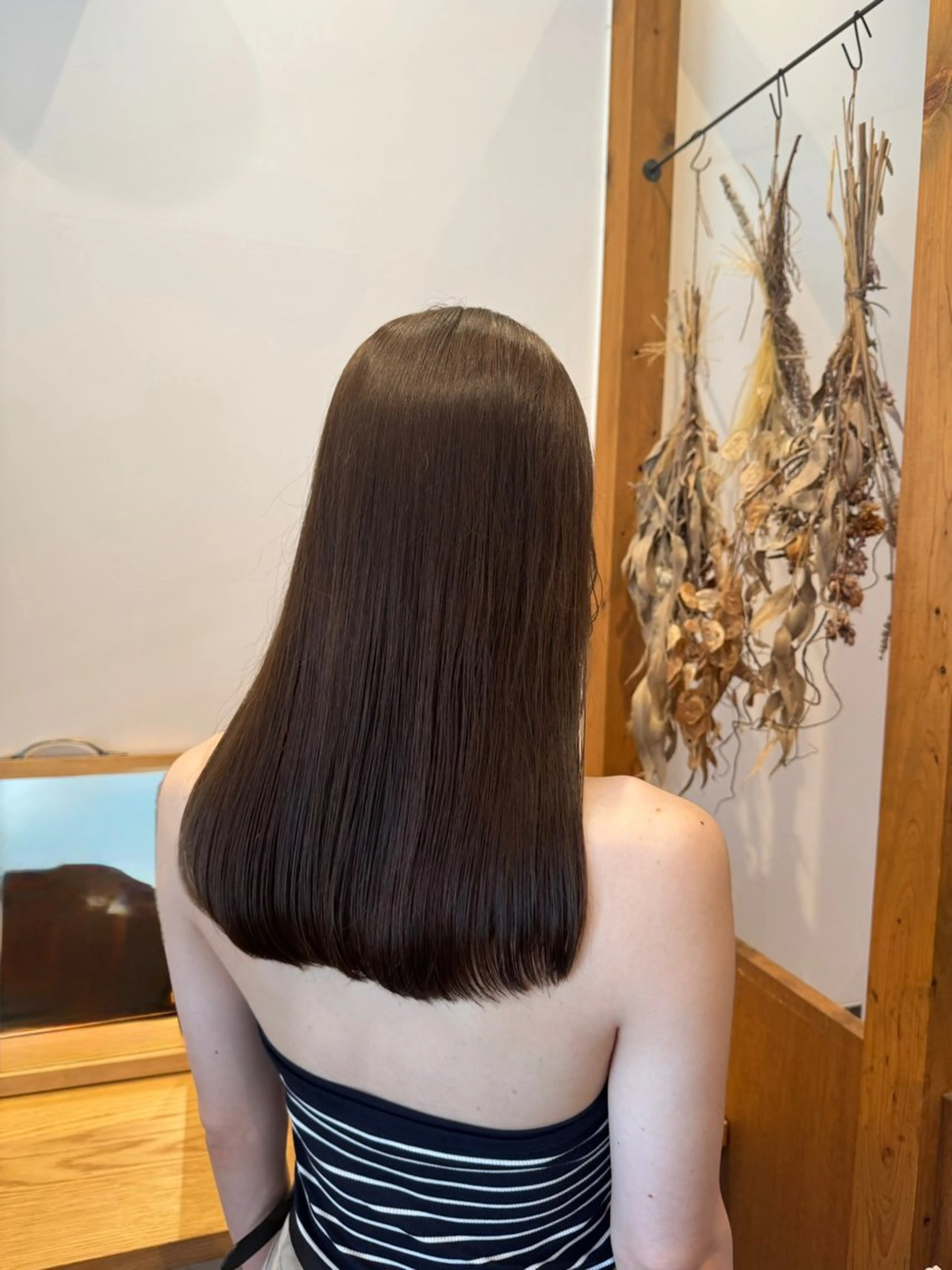 セミロング カラー グレージュ オリーブグレージュ オリーブグレー カット ヘアカラー トリートメント ENIF　大島 芽生のヘアスタイル