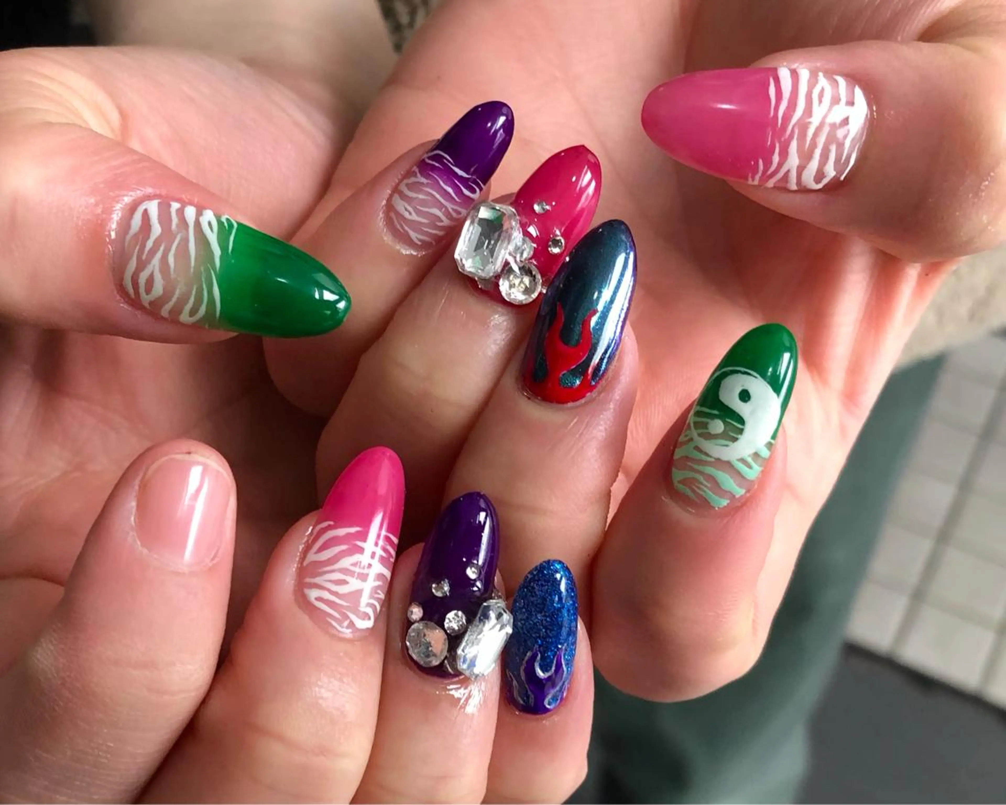 ネイル le'a moe KONAMIのネイルデザイン