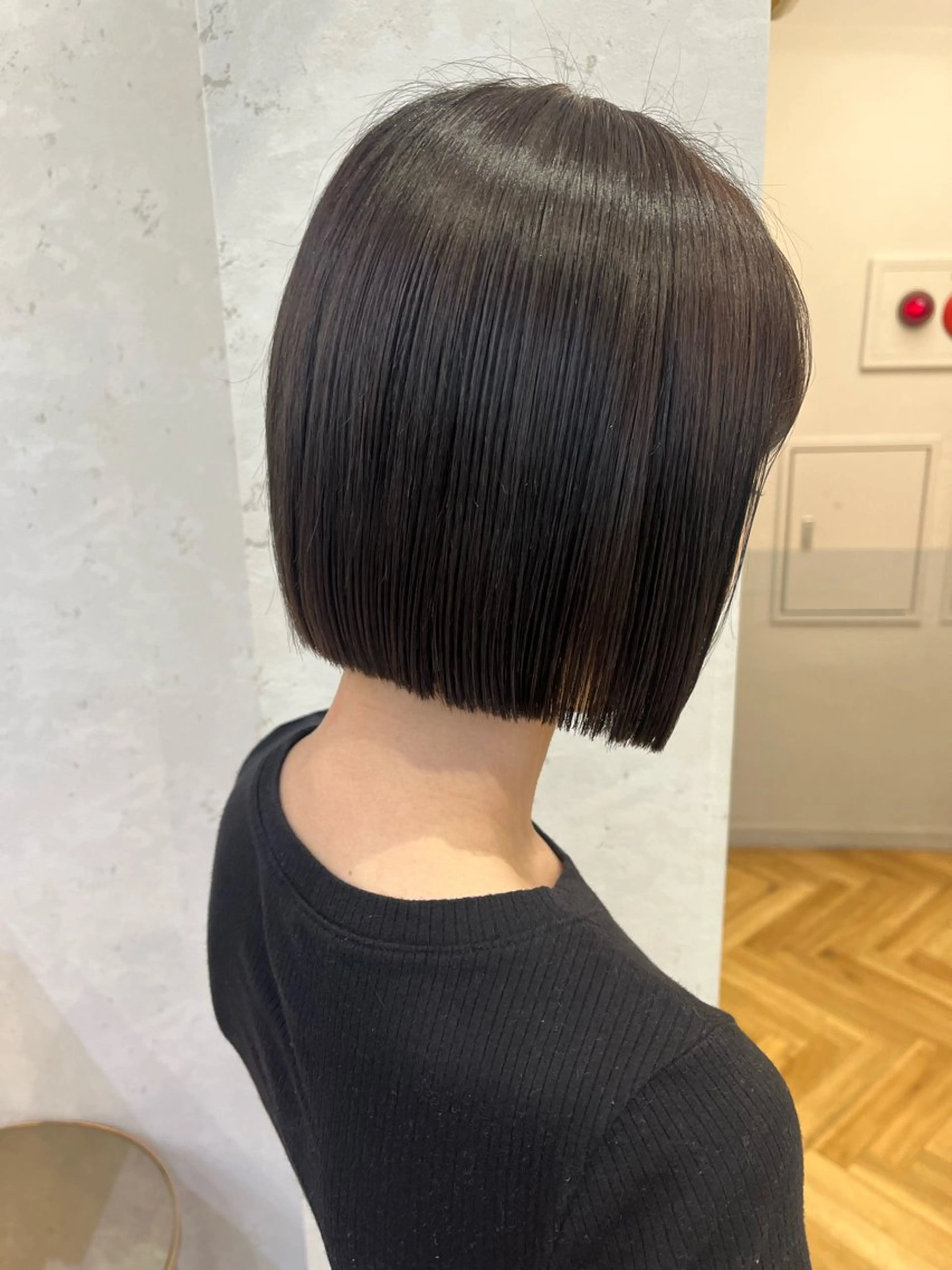 ショート カラー ブラウンカラー 透明感カラー ダークブラウン ボブ カット ヘアカラー トリートメント 透明感カラー│ レイヤーヘア中居美樹のヘアスタイル