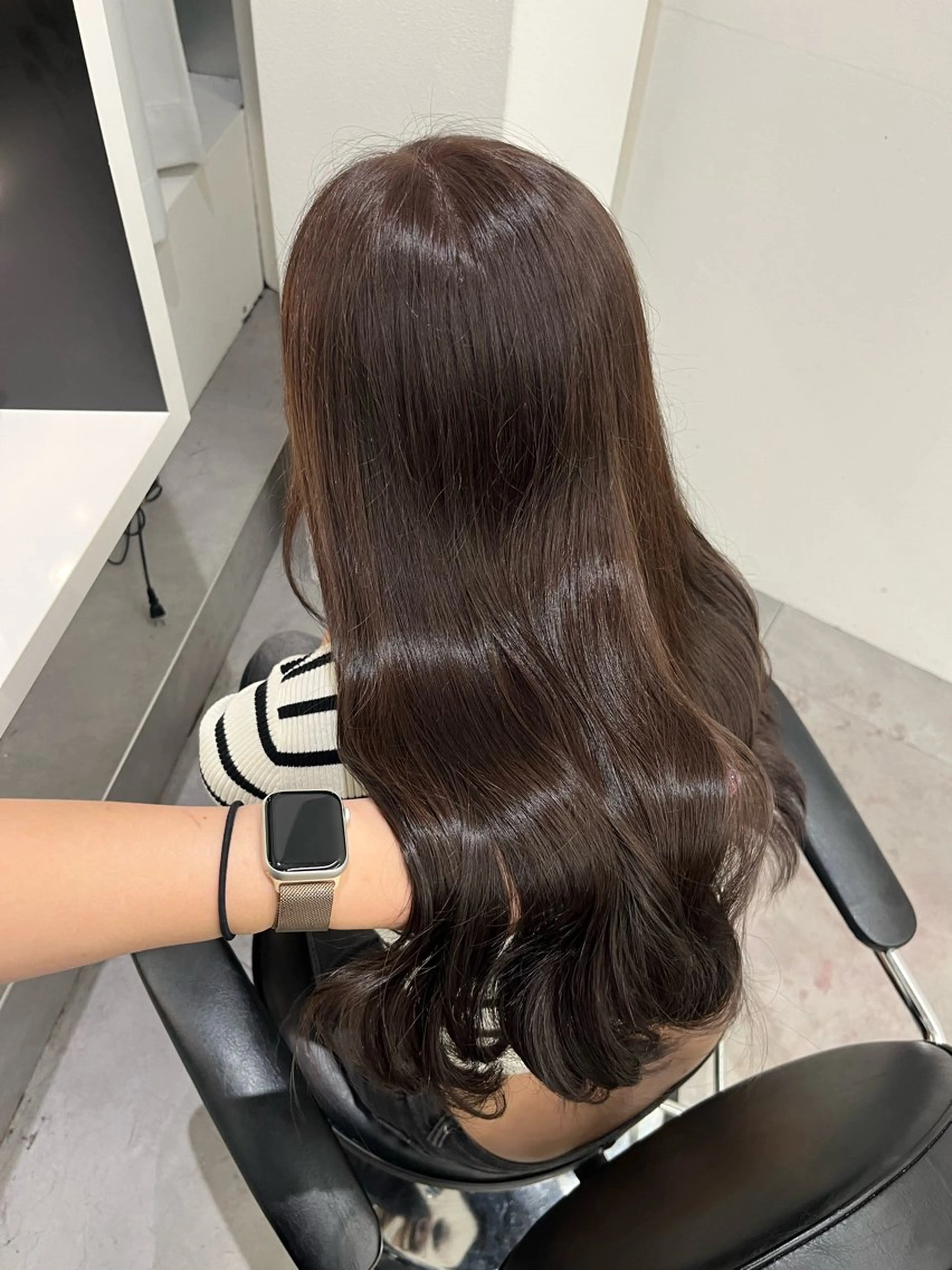 ロング HONOKA/ ハイトーン艶カラーのヘアスタイル