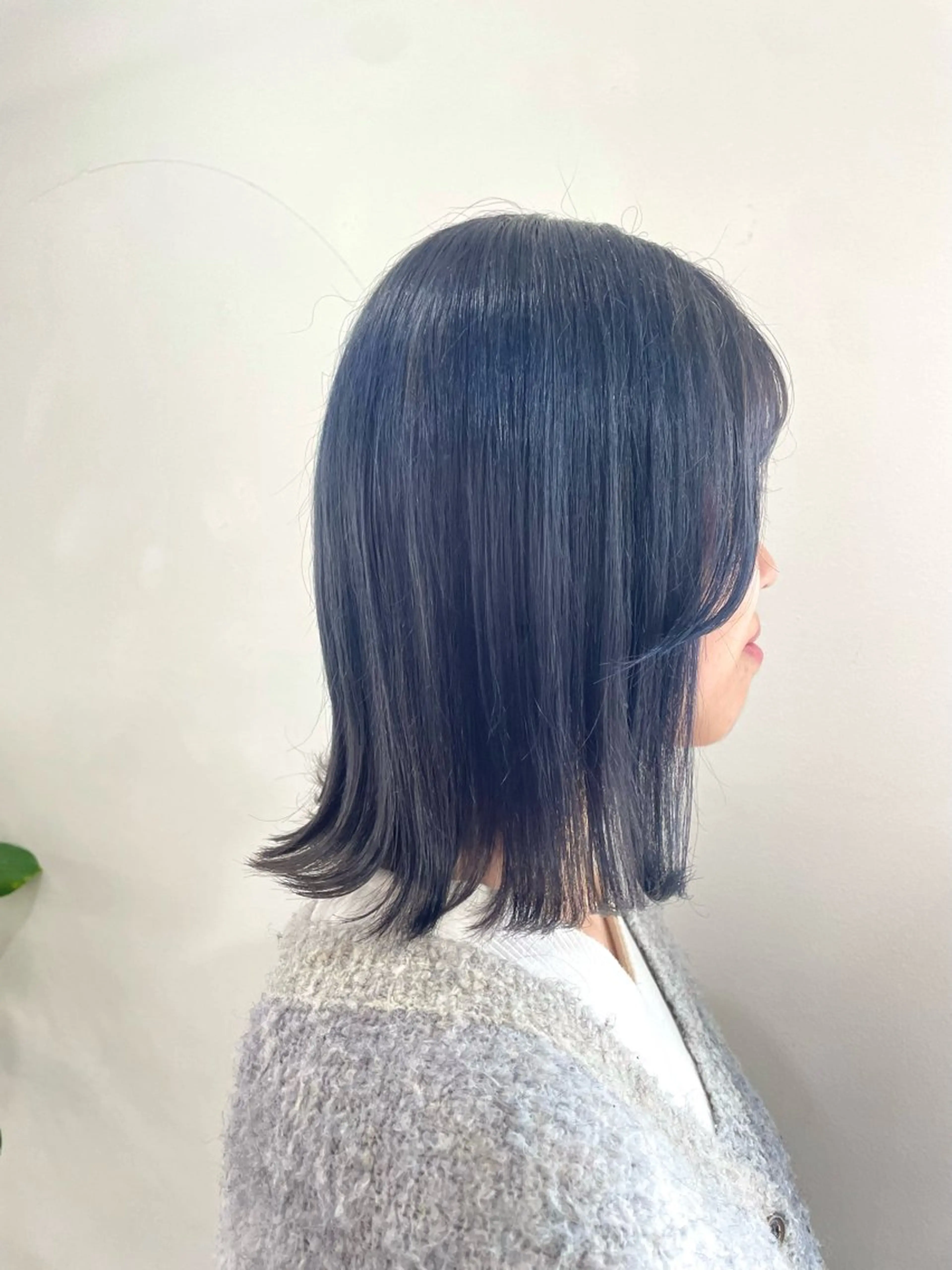 ミディアム カラー アッシュ ブリーチ ブルーカラー ケアブリーチ 透明感カラー カット ヘアカラー トリートメント mopa_kaede 暖色カラー/ロングのヘアスタイル