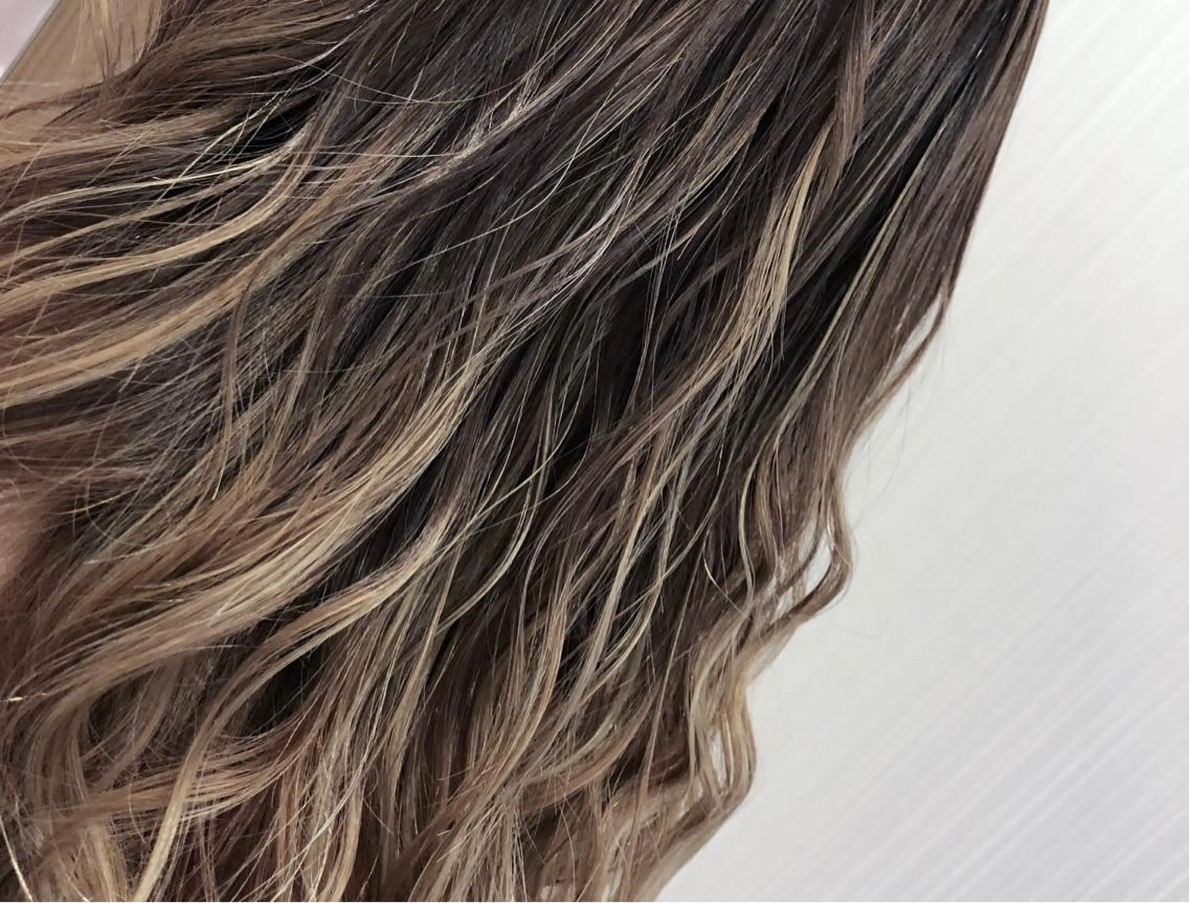 ロング カラー バレイヤージュ 外国人風カラー レイヤーカット 小國 綾かのヘアスタイル