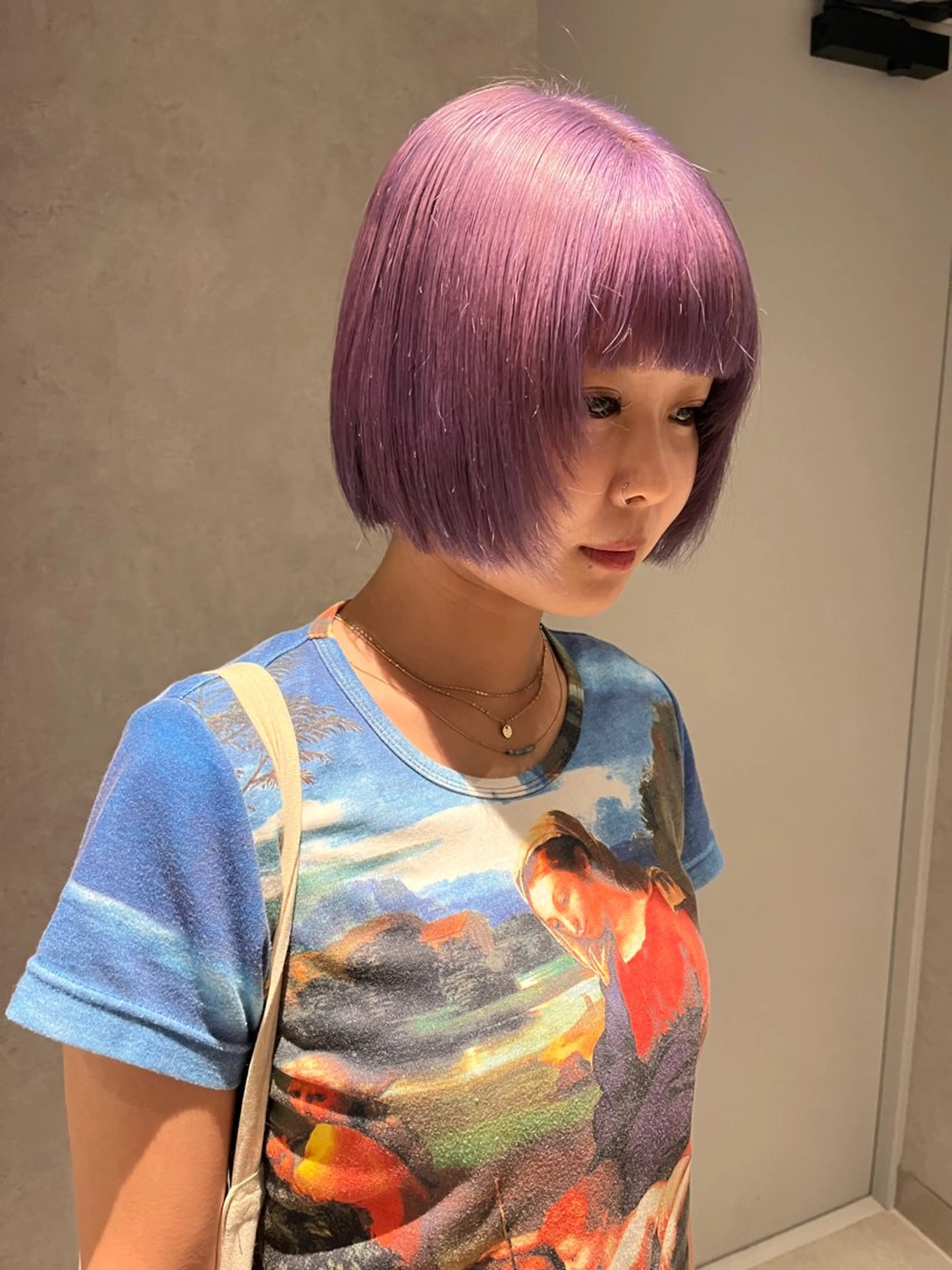 ショート カラー ブリーチ ヘアカラー 栄/ミルクティー/ ベージュ/リホナ🧸のヘアスタイル