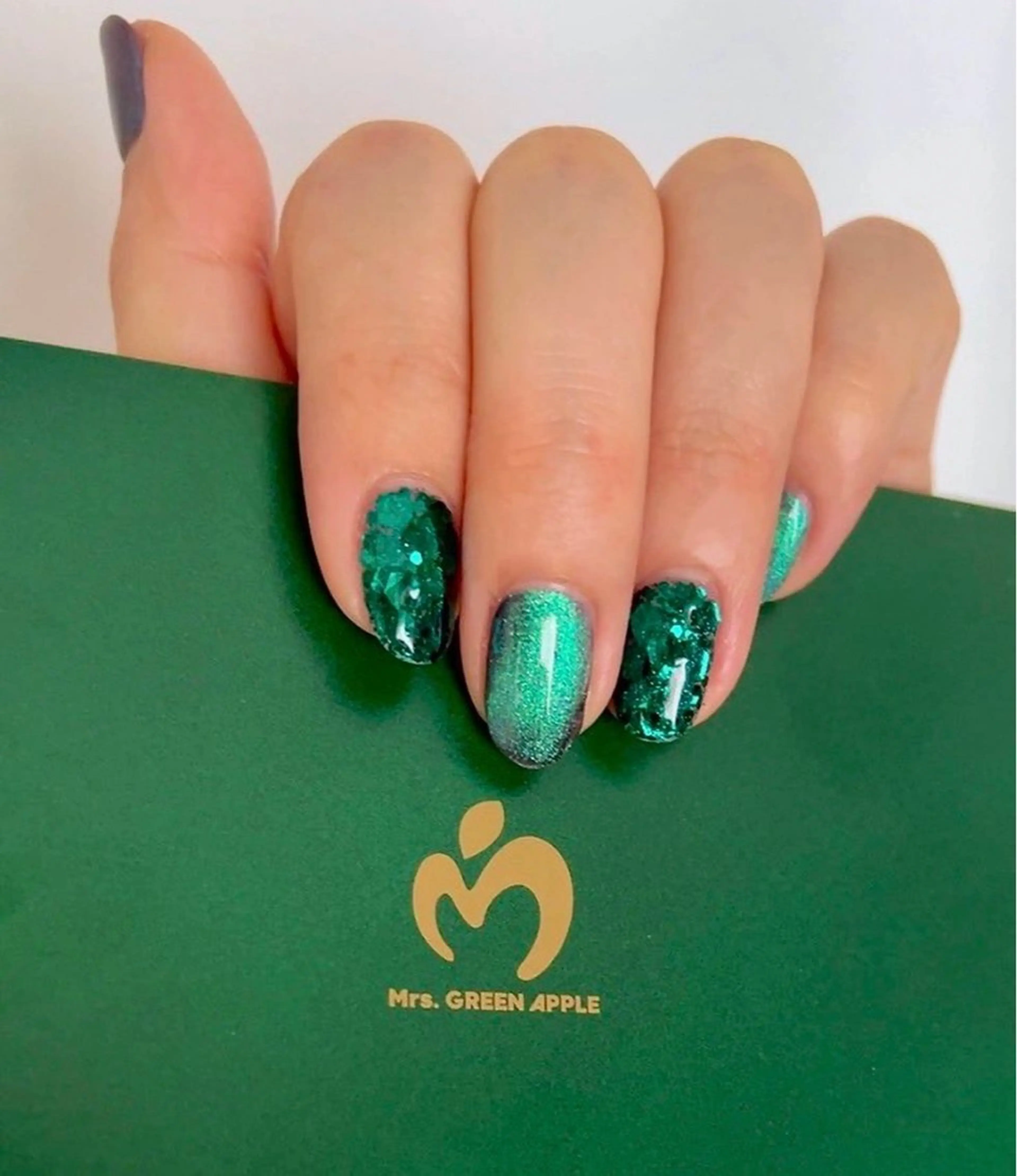 ネイル ブルー グリーン ホログラムネイル キラキラネイル マグネットネイル ハンドネイル 岩澤 恵子のネイルデザイン