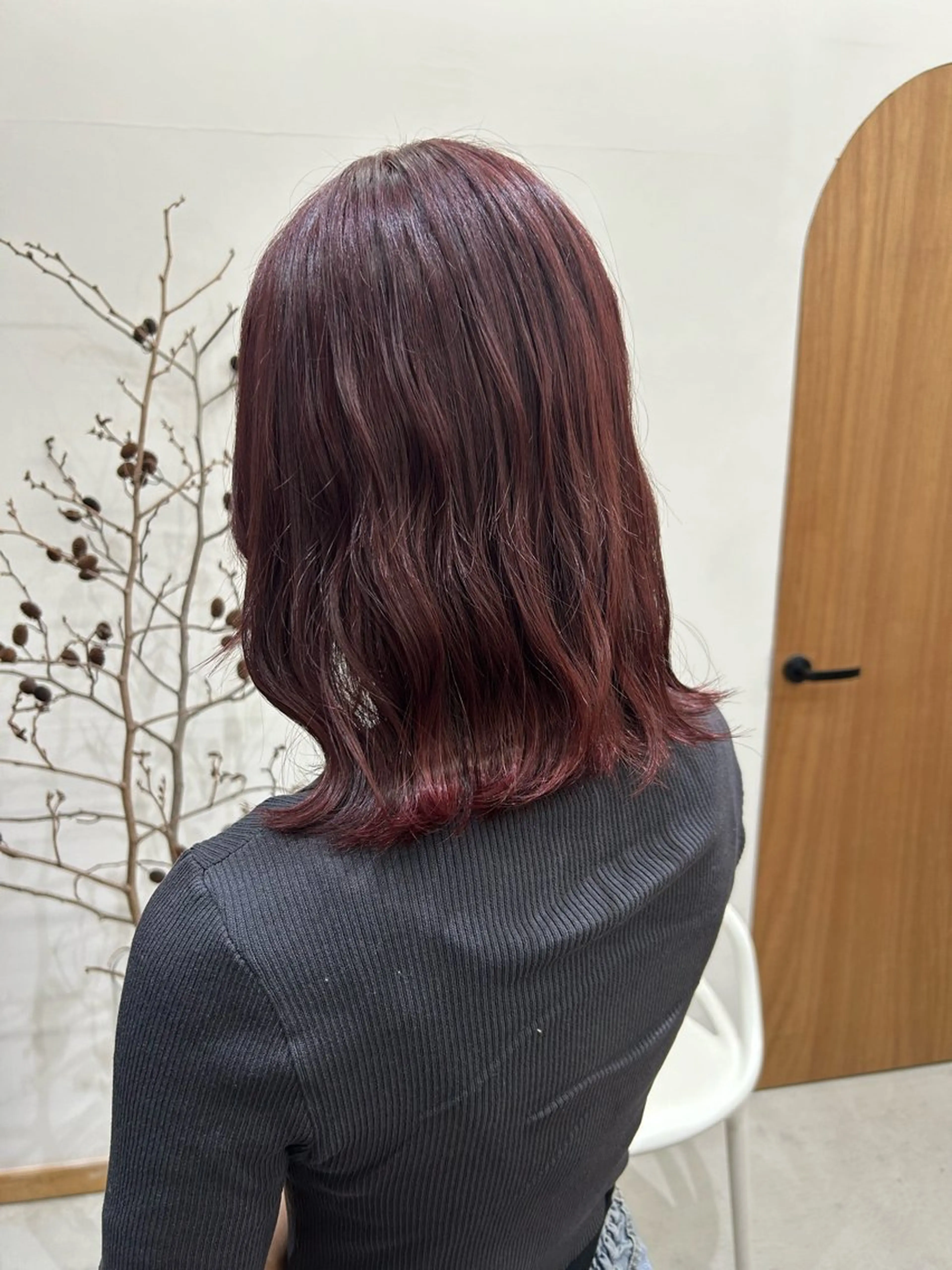 ミディアム なつめ🐶ショート ベージュカラーのヘアスタイル