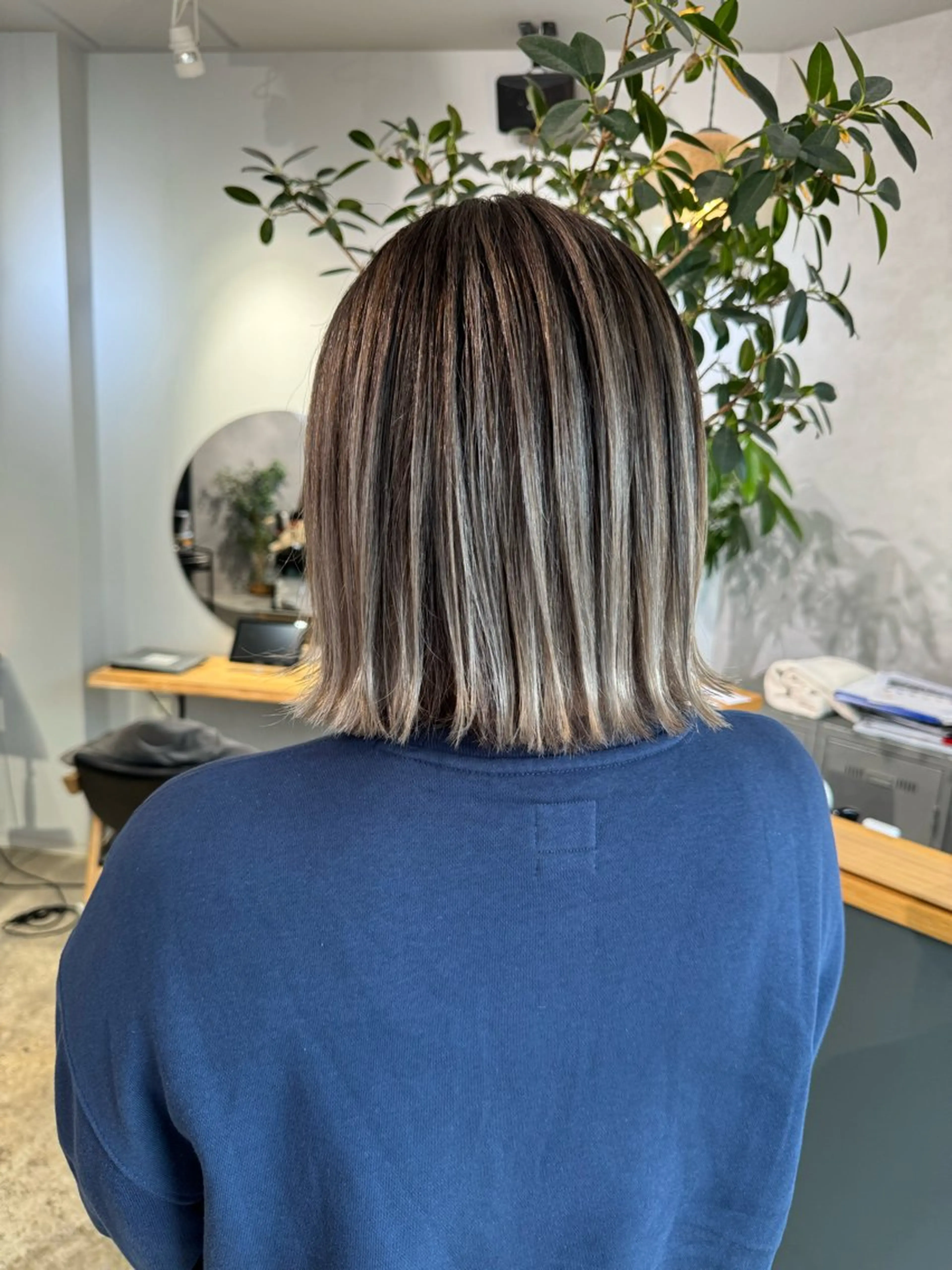 ミディアム 岸川 恭子のヘアスタイル